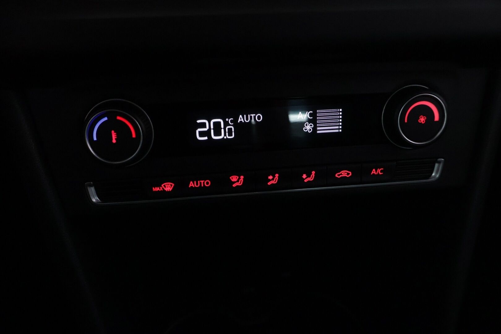 Volkswagen Polo 2015 Comfortline 1,2 TSI 66 kW (90 hv) BlueMotion Technology 4-ovinen - Suomi-auto | Facelift | Lohko+sisäp | Autom.ilmastointi | Vakkari | 2x hyvät renkaat vanteilla | Juuri huollettu ja vaihdettu jakohihna! | Siistikuntoinen yksilö!