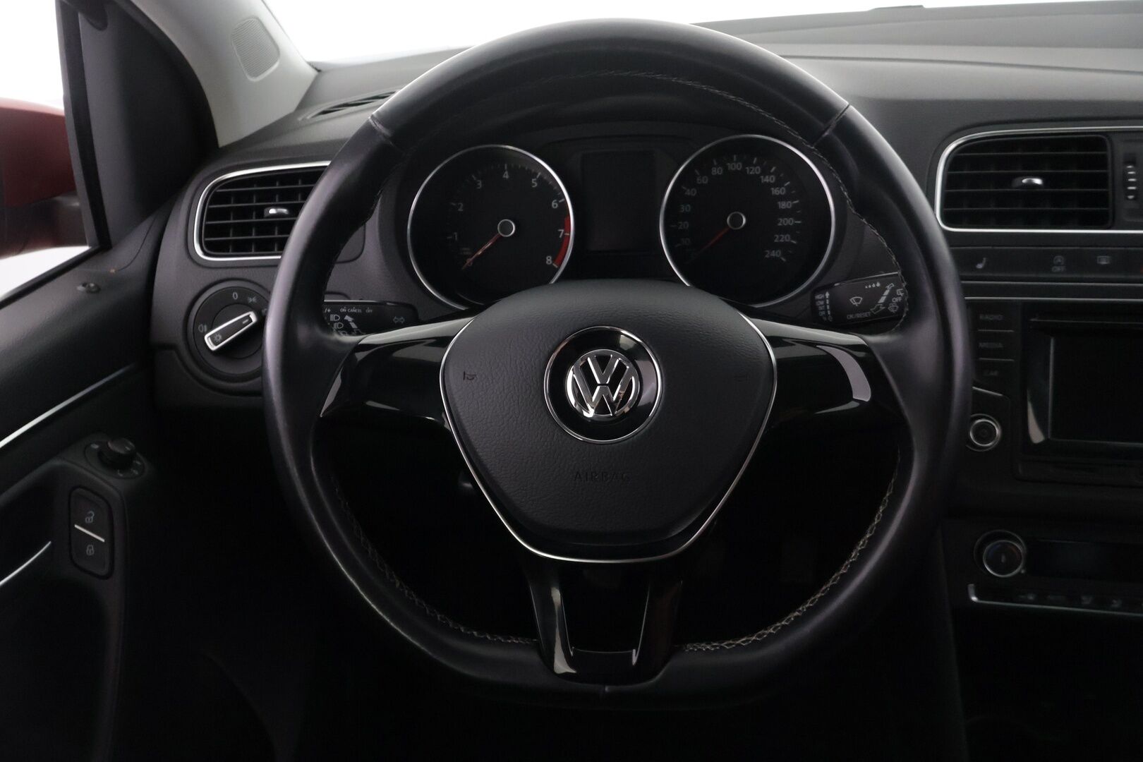Volkswagen Polo 2015 Comfortline 1,2 TSI 66 kW (90 hv) BlueMotion Technology 4-ovinen - Suomi-auto | Facelift | Lohko+sisäp | Autom.ilmastointi | Vakkari | 2x hyvät renkaat vanteilla | Juuri huollettu ja vaihdettu jakohihna! | Siistikuntoinen yksilö!