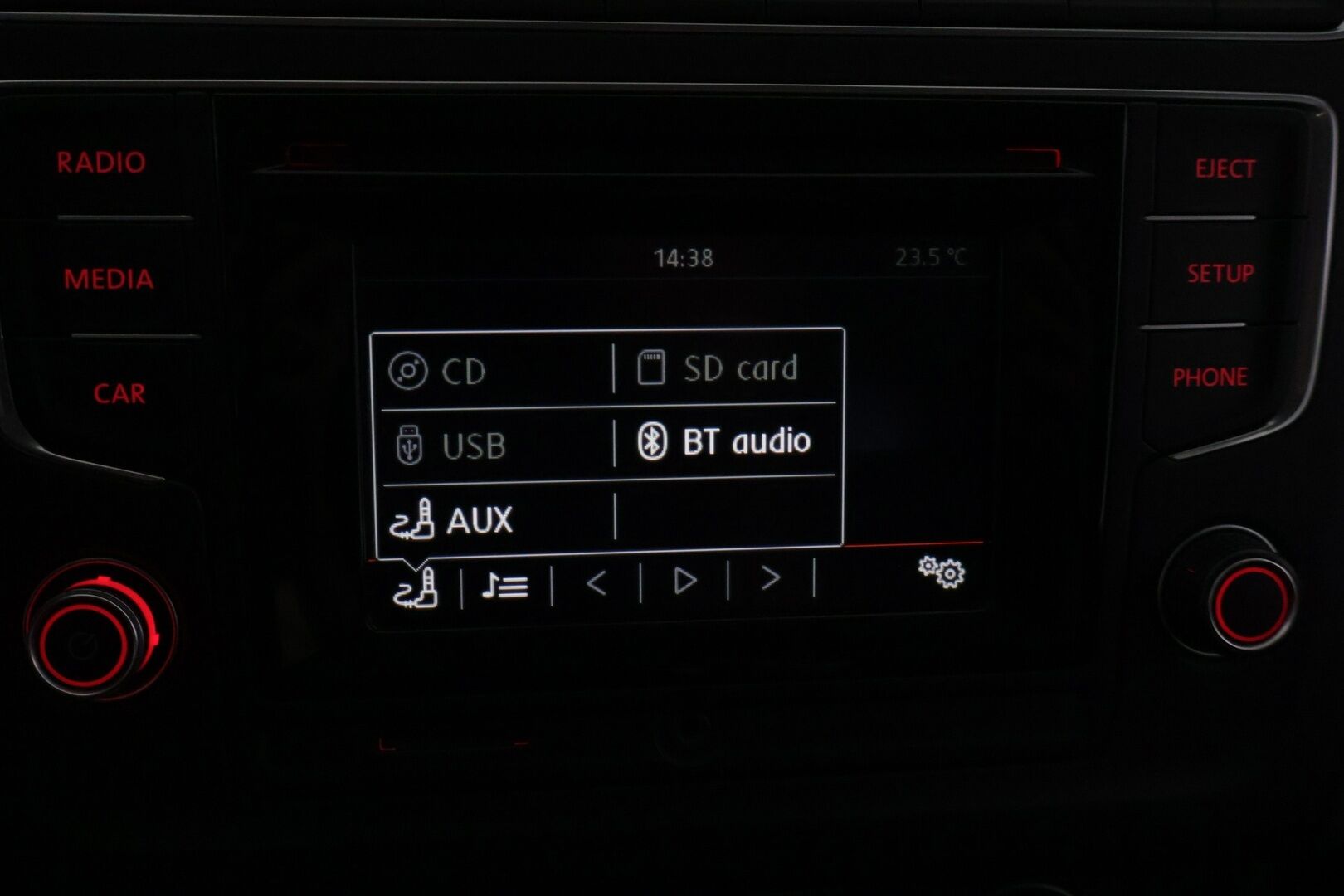 Volkswagen Polo 2015 Comfortline 1,2 TSI 66 kW (90 hv) BlueMotion Technology 4-ovinen - Suomi-auto | Facelift | Lohko+sisäp | Autom.ilmastointi | Vakkari | 2x hyvät renkaat vanteilla | Juuri huollettu ja vaihdettu jakohihna! | Siistikuntoinen yksilö!