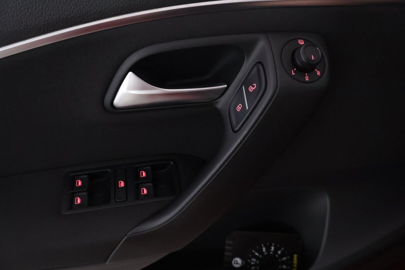 Volkswagen Polo 2015 Comfortline 1,2 TSI 66 kW (90 hv) BlueMotion Technology 4-ovinen - Suomi-auto | Facelift | Lohko+sisäp | Autom.ilmastointi | Vakkari | 2x hyvät renkaat vanteilla | Juuri huollettu ja vaihdettu jakohihna! | Siistikuntoinen yksilö!