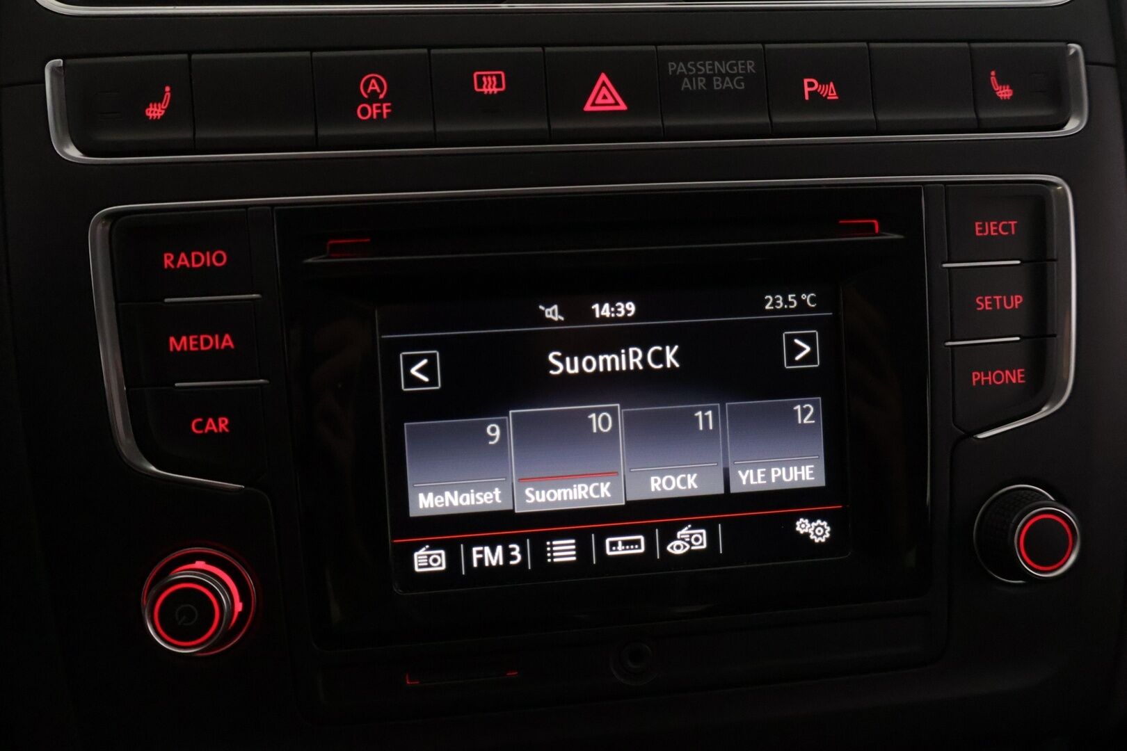 Volkswagen Polo 2015 Comfortline 1,2 TSI 66 kW (90 hv) BlueMotion Technology 4-ovinen - Suomi-auto | Facelift | Lohko+sisäp | Autom.ilmastointi | Vakkari | 2x hyvät renkaat vanteilla | Juuri huollettu ja vaihdettu jakohihna! | Siistikuntoinen yksilö!