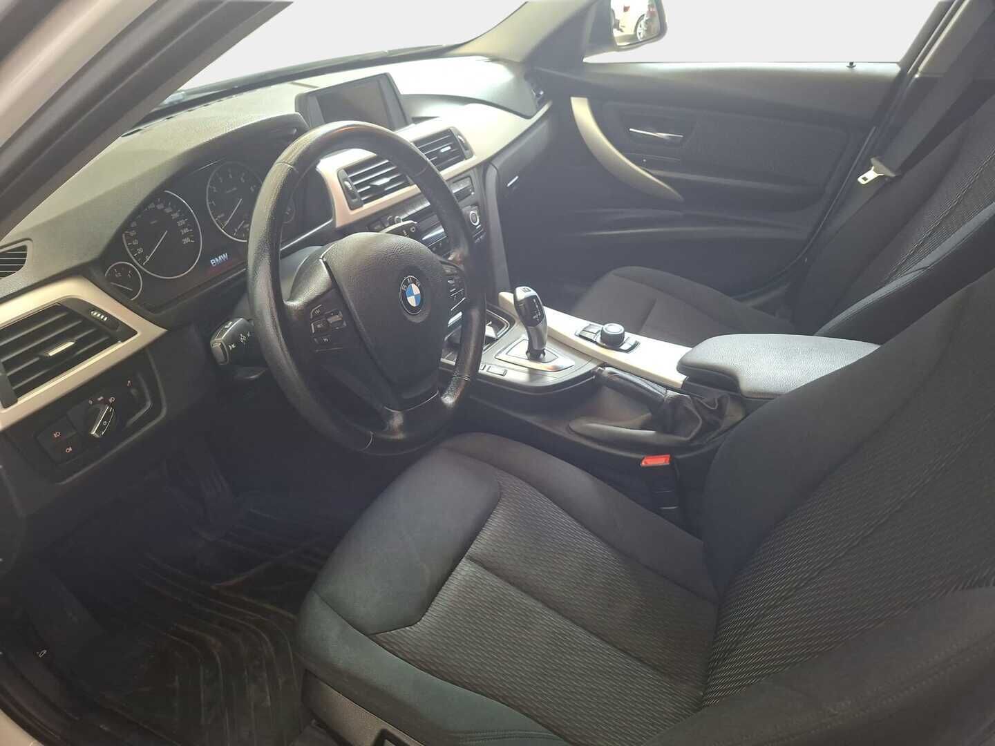 BMW 316 2015 F30 Sedan 316i A Business * Tutkat / Suomi-auto / Vakkari / Xenon* - *Juuri tullut / Kattavasti huolettu / Madallusjouset / 2x renkaat ja vanteet*