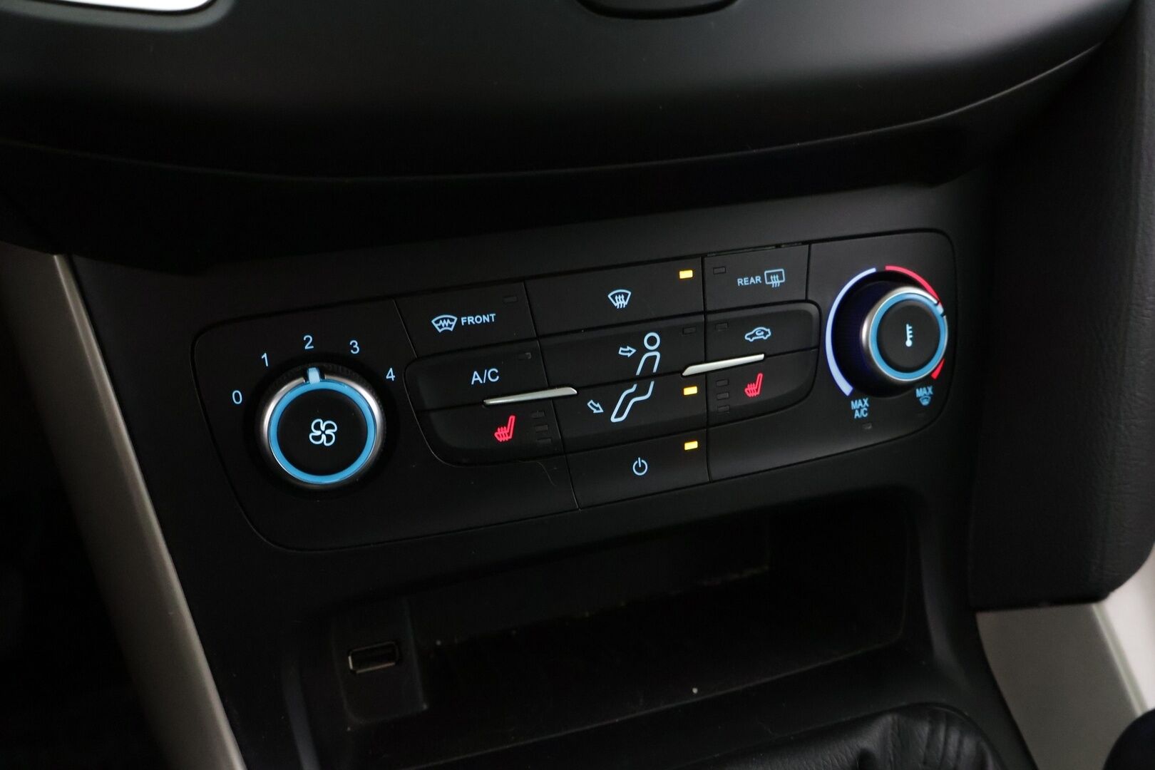 Ford Focus 2015 1,0 EcoBoost 125 hv Start/Stop M6 Trend Wagon - *Lohko / Tutkat / Lämmitettävä tuulilasi / Juuri katsastettu / Myydään Huutokaupat.com*