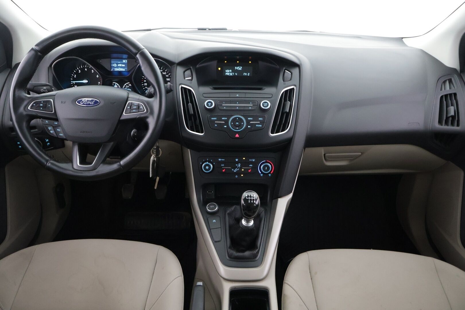 Ford Focus 2015 1,0 EcoBoost 125 hv Start/Stop M6 Trend Wagon - *Lohko / Tutkat / Lämmitettävä tuulilasi / Juuri katsastettu / Myydään Huutokaupat.com*