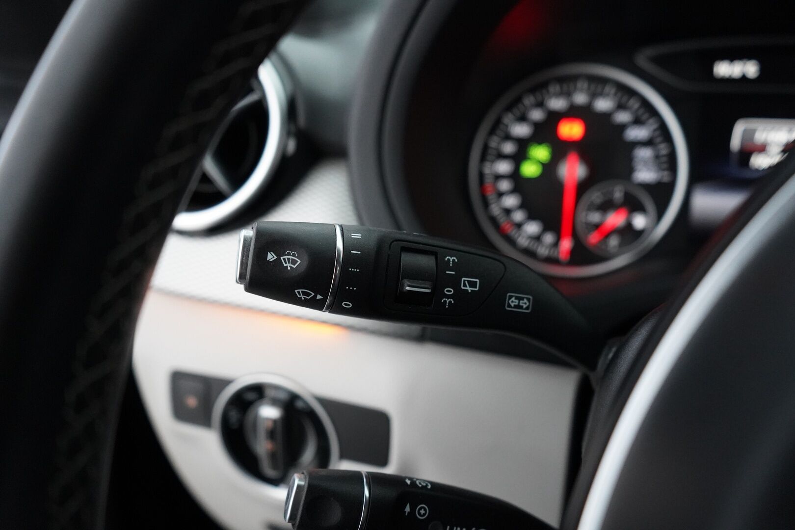 Mercedes-Benz B 2015 200 CDI 4Matic A Premium Business *Webasto / Kamera / Koukku / LED* - Suomi-auto / Kahdet hyvät renkaat vanteilla - HULLUT AVAJAISHULINAT KORKOTARJOUS 3,29 %