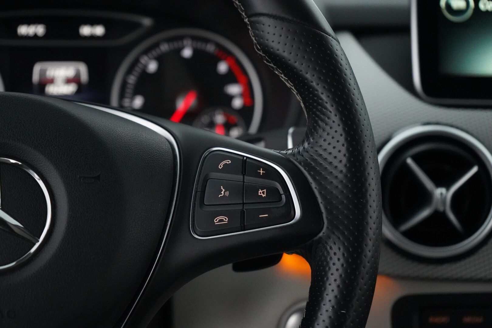 Mercedes-Benz B 2015 200 CDI 4Matic A Premium Business *Webasto / Kamera / Koukku / LED* - Suomi-auto / Kahdet hyvät renkaat vanteilla - HULLUT AVAJAISHULINAT KORKOTARJOUS 3,29 %