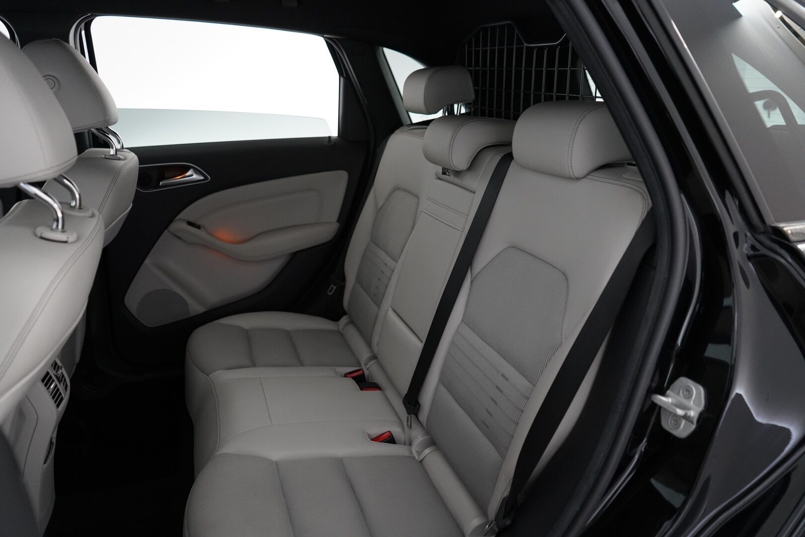 Mercedes-Benz B 2015 200 CDI 4Matic A Premium Business *Webasto / Kamera / Koukku / LED* - Suomi-auto / Kahdet hyvät renkaat vanteilla