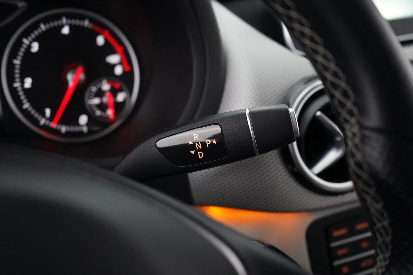 Mercedes-Benz B 2015 200 CDI 4Matic A Premium Business *Webasto / Kamera / Koukku / LED* - Suomi-auto / Juuri katsastettu / Kahdet hyvät renkaat vanteilla / Viimeisin huolto 146tkm