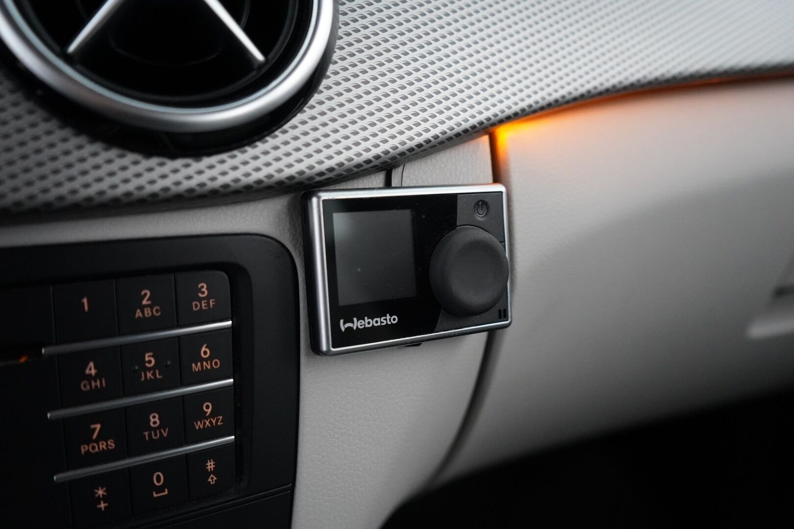 Mercedes-Benz B 2015 200 CDI 4Matic A Premium Business *Webasto / Kamera / Koukku / LED* - Suomi-auto / Kahdet hyvät renkaat vanteilla