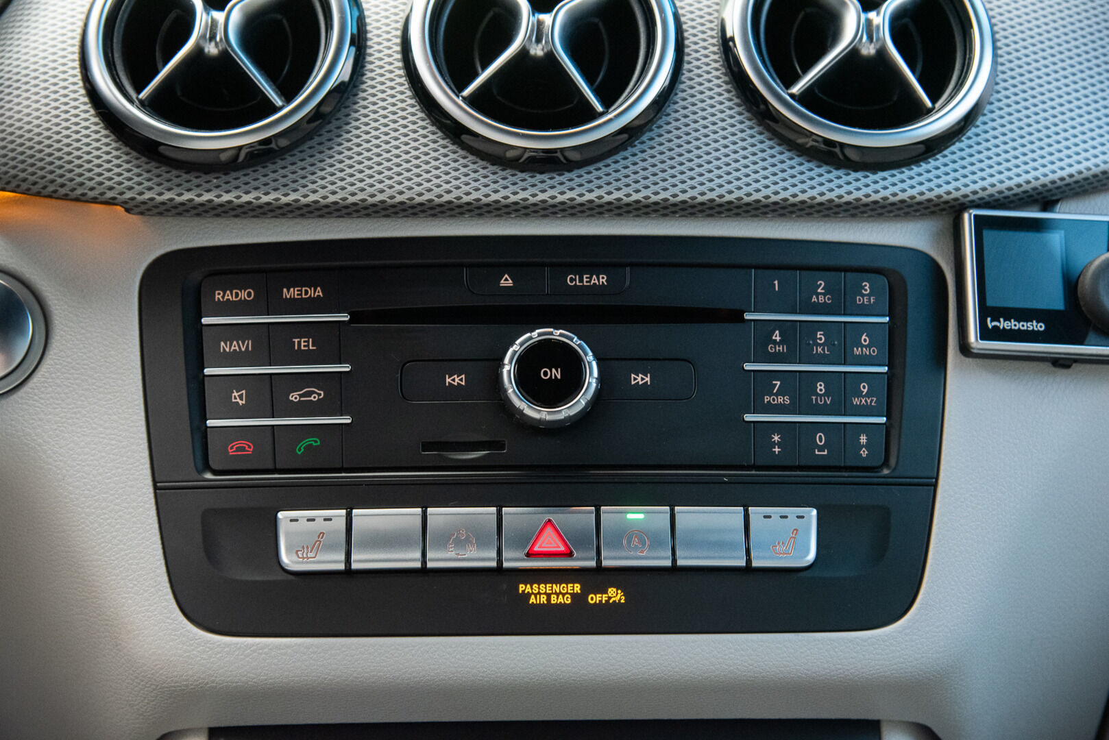 Mercedes-Benz B 2015 200 CDI 4Matic A Premium Business *Webasto / Kamera / Koukku / LED* - Suomi-auto / Kahdet renkaat vanteilla