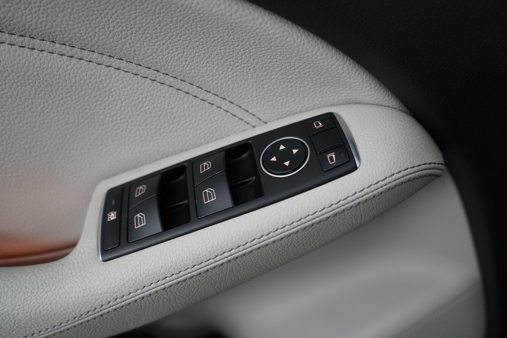 Mercedes-Benz B 2015 200 CDI 4Matic A Premium Business *Webasto / Kamera / Koukku / LED* - Suomi-auto / Kahdet hyvät renkaat vanteilla