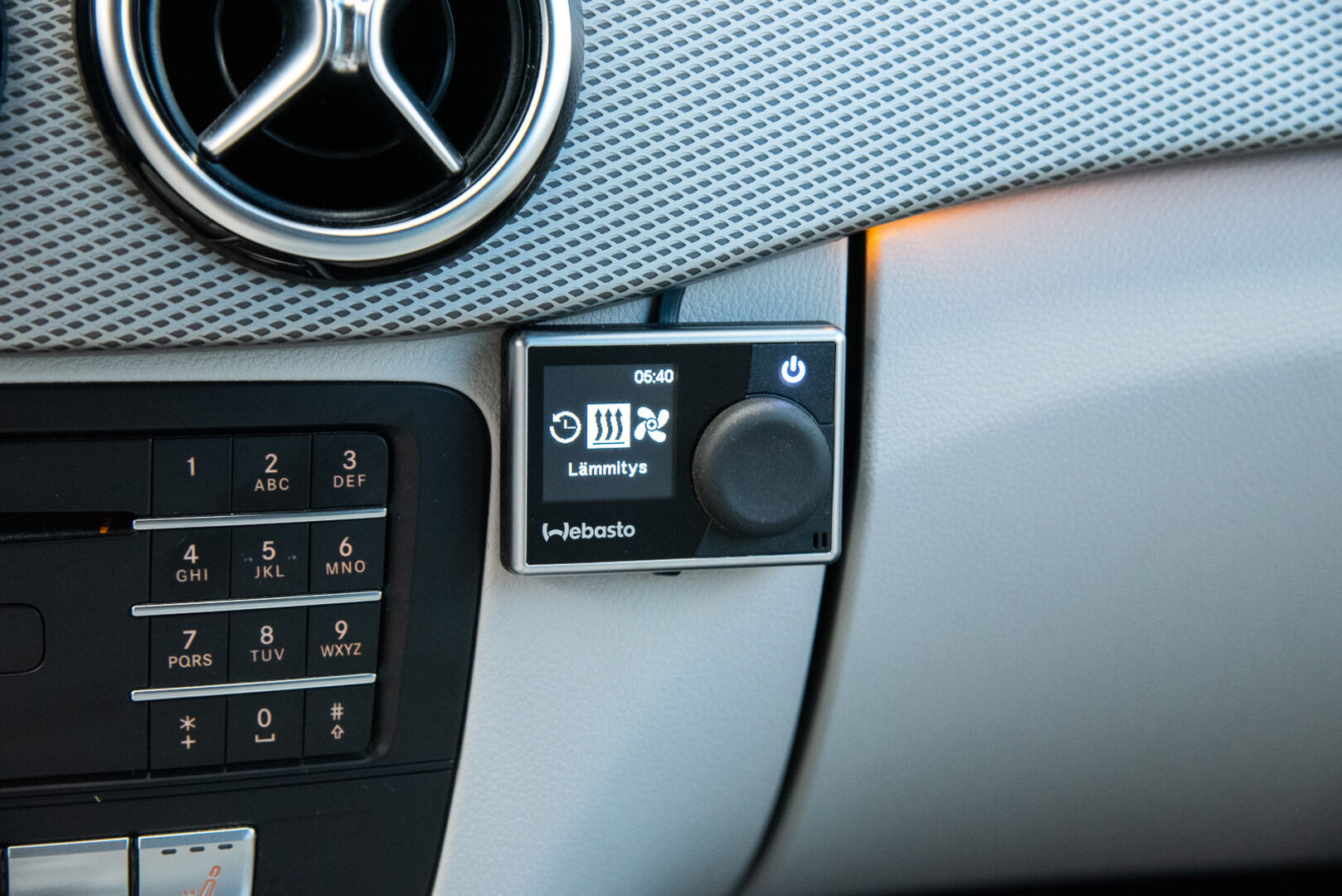 Mercedes-Benz B 2015 200 CDI 4Matic A Premium Business *Webasto / Kamera / Koukku / LED* - Suomi-auto / Kahdet renkaat vanteilla