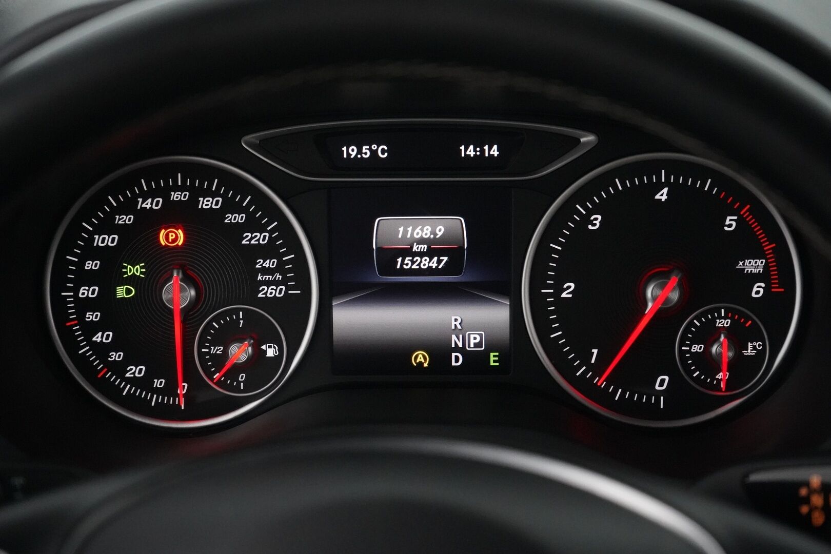 Mercedes-Benz B 2015 200 CDI 4Matic A Premium Business *Webasto / Kamera / Koukku / LED* - Suomi-auto / Kahdet hyvät renkaat vanteilla