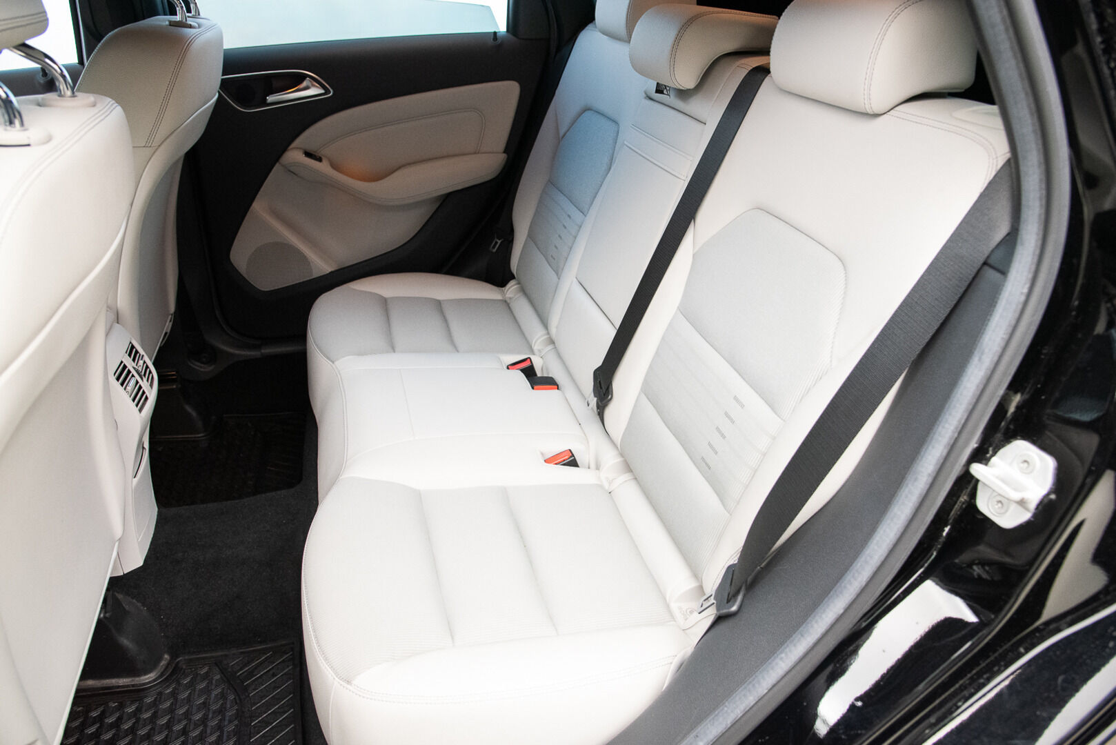 Mercedes-Benz B 2015 200 CDI 4Matic A Premium Business *Webasto / Kamera / Koukku / LED* - Suomi-auto / Kahdet renkaat vanteilla