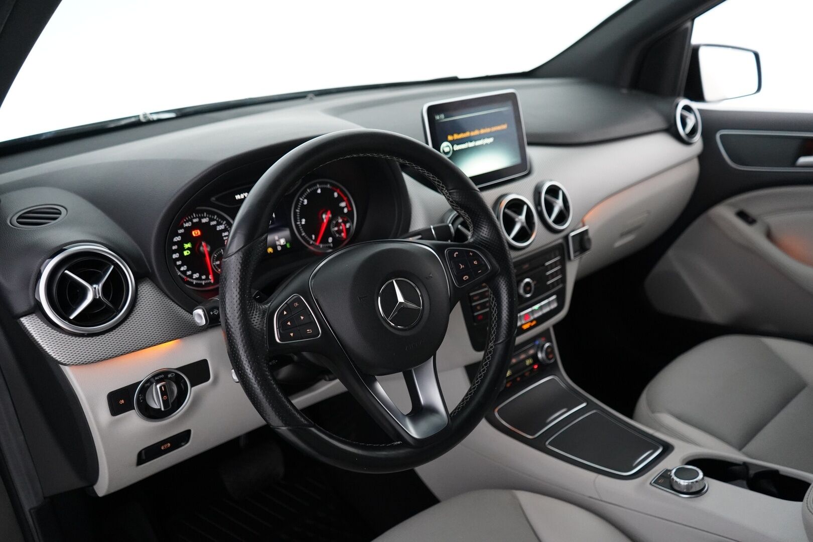 Mercedes-Benz B 2015 200 CDI 4Matic A Premium Business *Webasto / Kamera / Koukku / LED* - Suomi-auto / Juuri katsastettu / Kahdet hyvät renkaat vanteilla / Viimeisin huolto 146tkm
