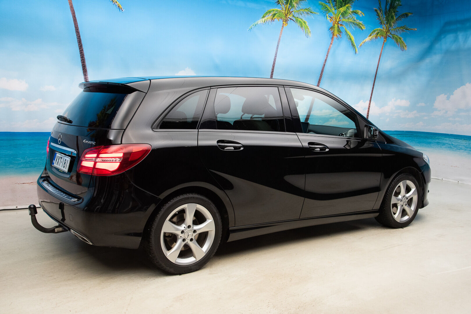 Mercedes-Benz B 2015 200 CDI 4Matic A Premium Business *Webasto / Kamera / Koukku / LED* - Suomi-auto / Kahdet renkaat vanteilla