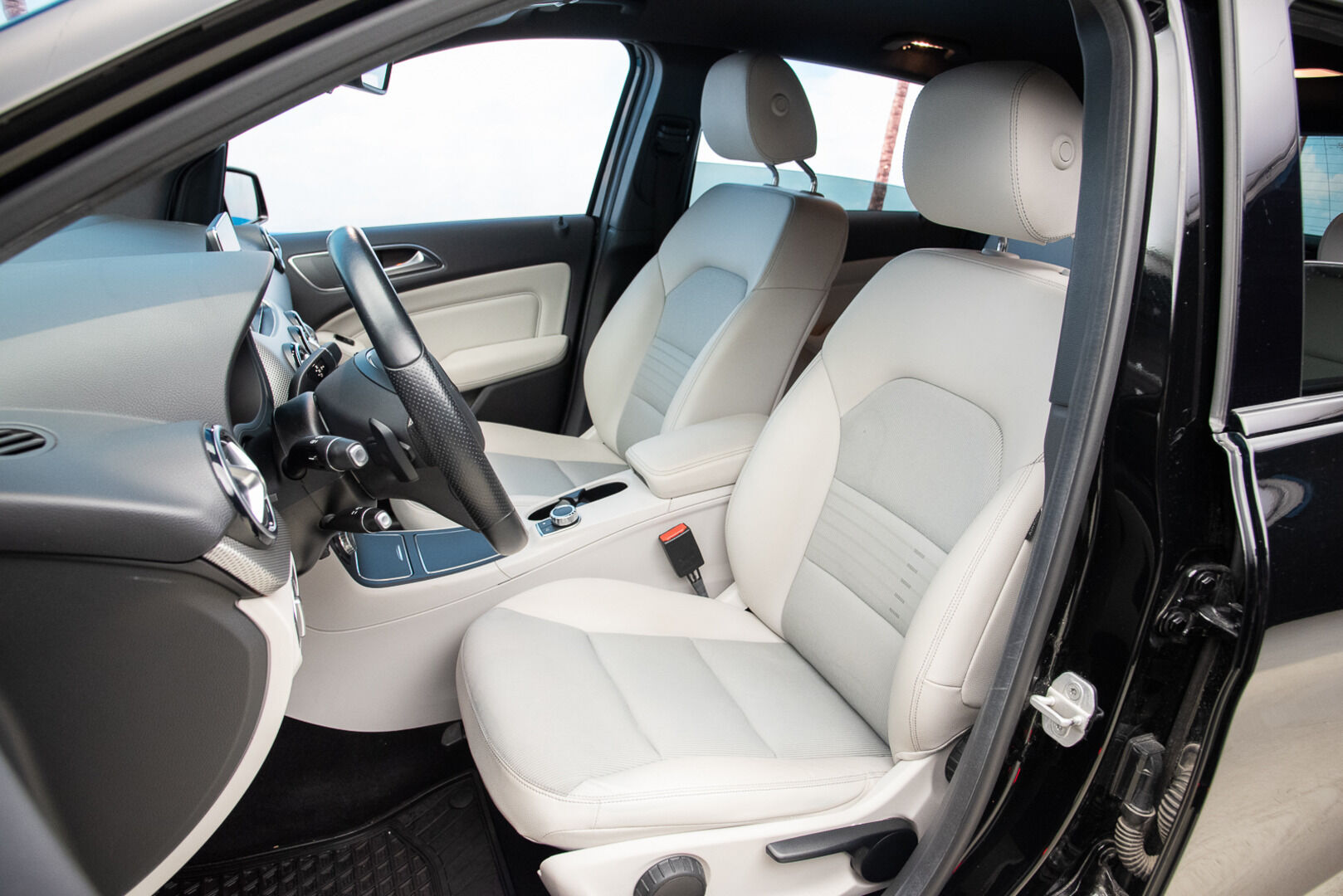 Mercedes-Benz B 2015 200 CDI 4Matic A Premium Business *Webasto / Kamera / Koukku / LED* - Suomi-auto / Kahdet renkaat vanteilla