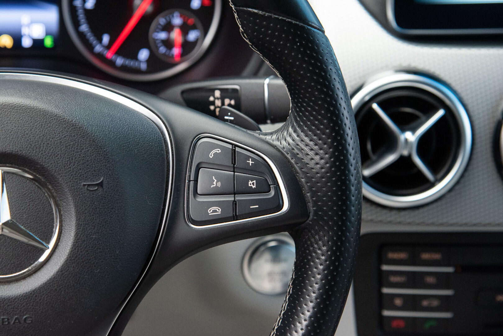 Mercedes-Benz B 2015 200 CDI 4Matic A Premium Business *Webasto / Kamera / Koukku / LED* - Suomi-auto / Kahdet renkaat vanteilla