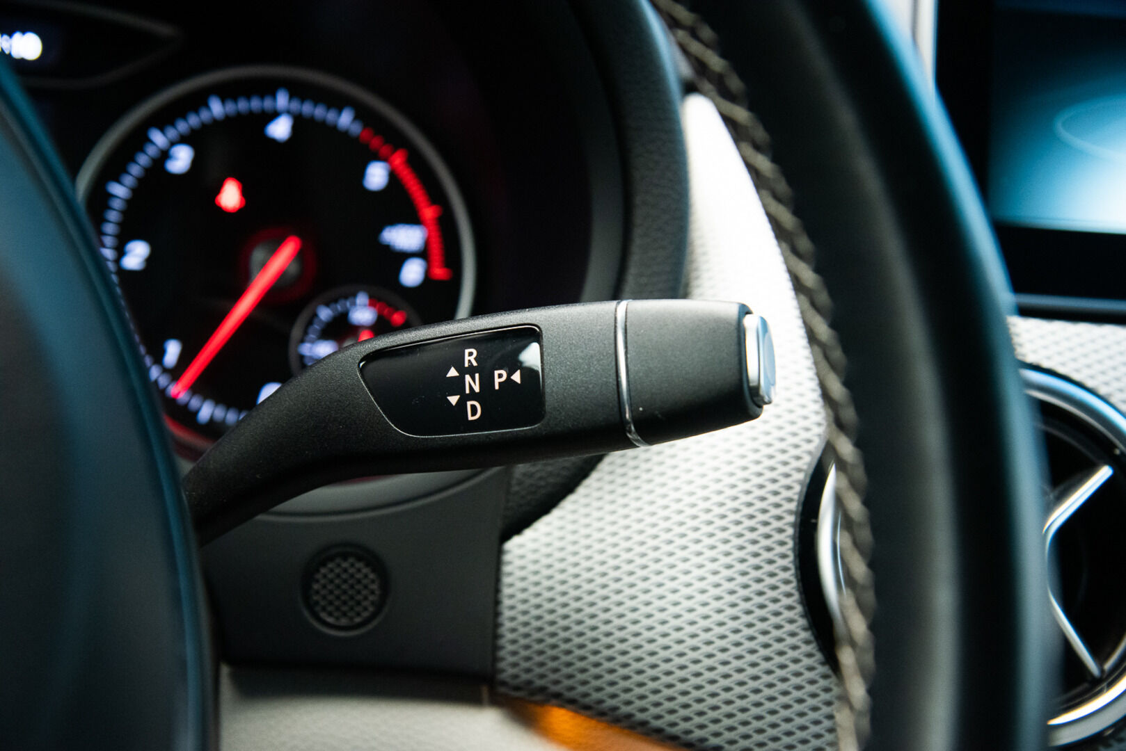 Mercedes-Benz B 2015 200 CDI 4Matic A Premium Business *Webasto / Kamera / Koukku / LED* - Suomi-auto / Kahdet renkaat vanteilla