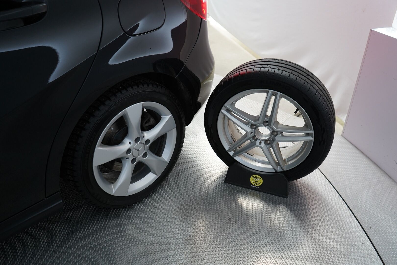 Mercedes-Benz B 2015 200 CDI 4Matic A Premium Business *Webasto / Kamera / Koukku / LED* - Suomi-auto / Kahdet hyvät renkaat vanteilla