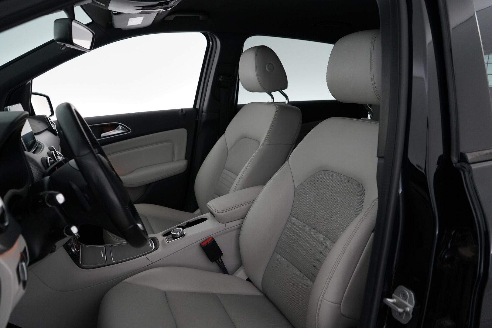 Mercedes-Benz B 2015 200 CDI 4Matic A Premium Business *Webasto / Kamera / Koukku / LED* - Suomi-auto / Juuri katsastettu / Kahdet hyvät renkaat vanteilla / Viimeisin huolto 146tkm