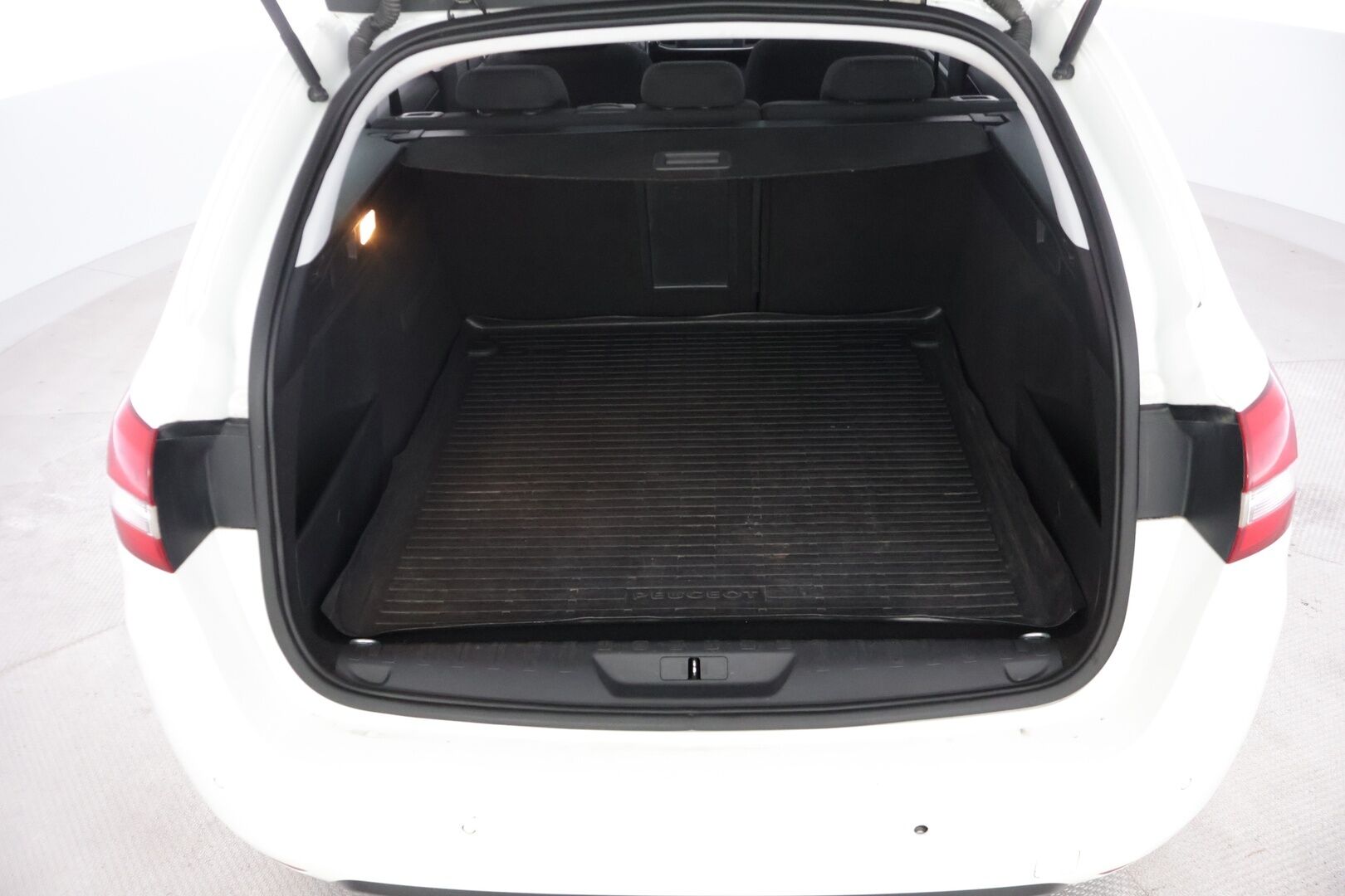 Peugeot 308 2014 SW Active PureTech 130 *Myydään huutokaupat.com*