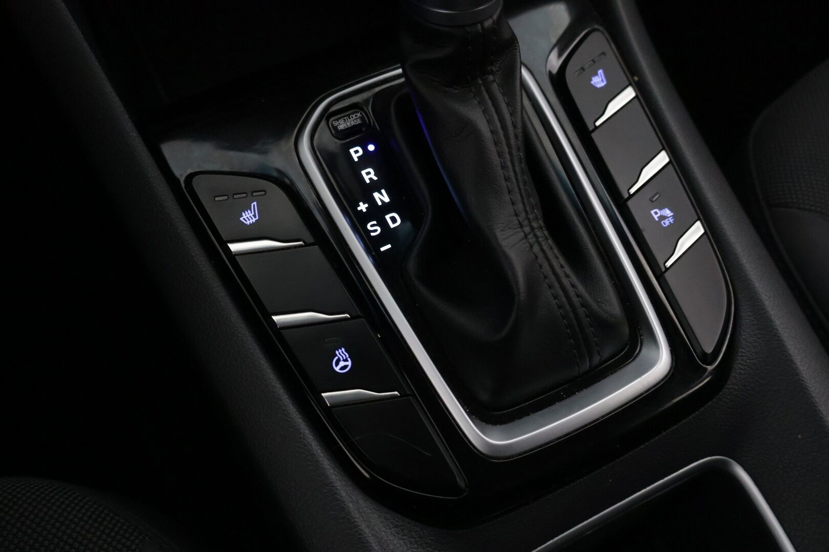 Hyundai IONIQ hybrid 2018 DCT Comfort * Adapt. Vakkari / P. Kamera / Läm.Ratti / Kaistavahti / Apple carplay / Android auto * - 2x Renkaat ja vanteet / Hyvä huoltohistoria / Suomi-auto *