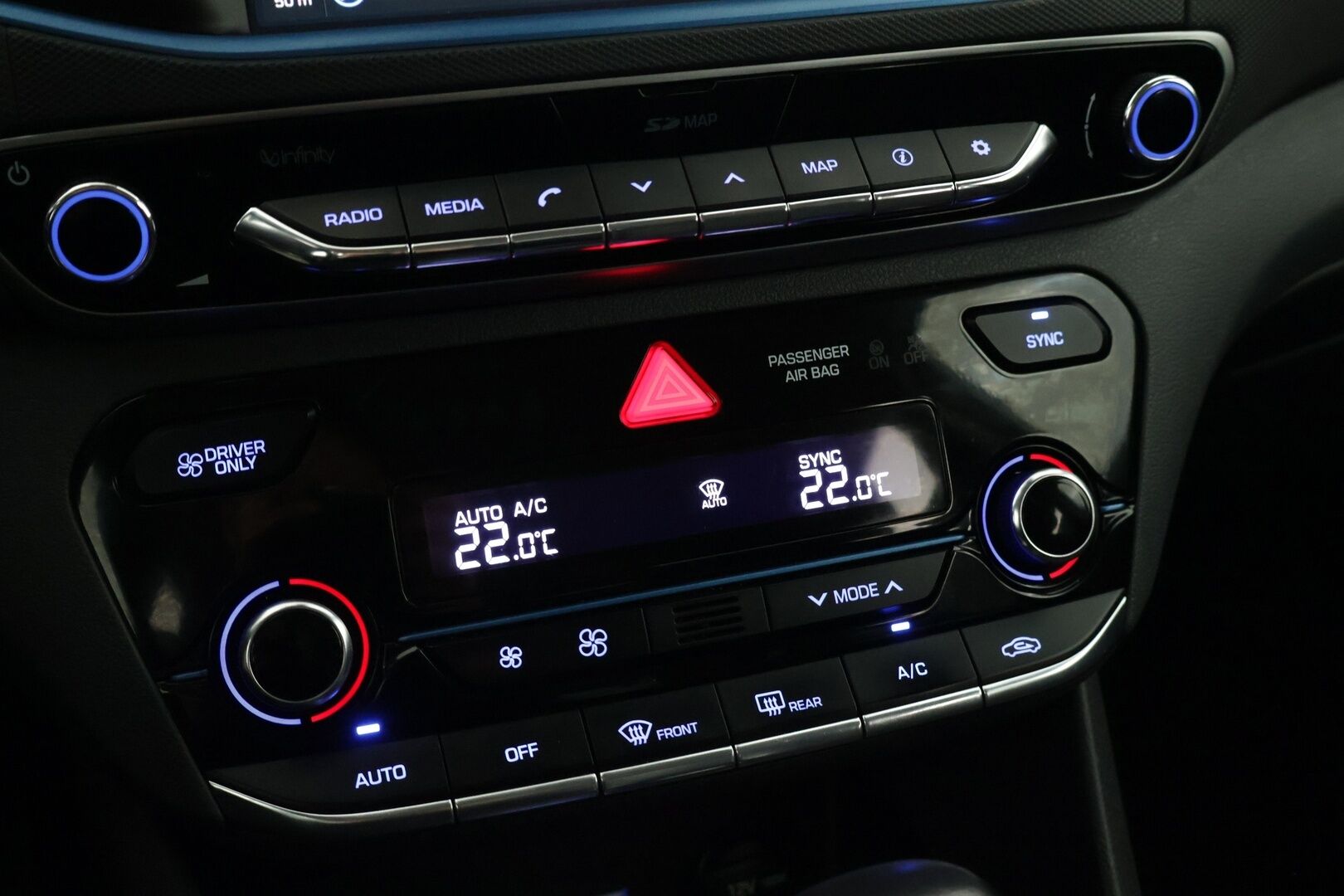 Hyundai IONIQ hybrid 2018 DCT Comfort * Adapt. Vakkari / P. Kamera / Läm.Ratti / Kaistavahti / Apple carplay / Android auto * - 2x Renkaat ja vanteet / Hyvä huoltohistoria / Suomi-auto *