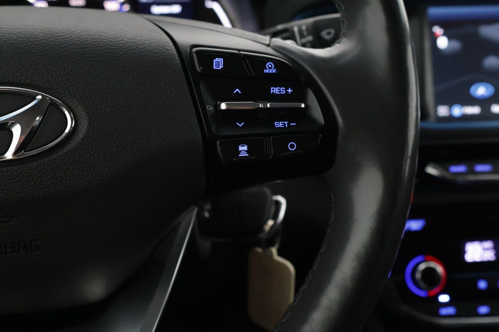 Hyundai IONIQ hybrid 2018 DCT Comfort * Adapt. Vakkari / P. Kamera / Läm.Ratti / Kaistavahti / Apple carplay / Android auto * - 2x Renkaat ja vanteet / Hyvä huoltohistoria / Suomi-auto *