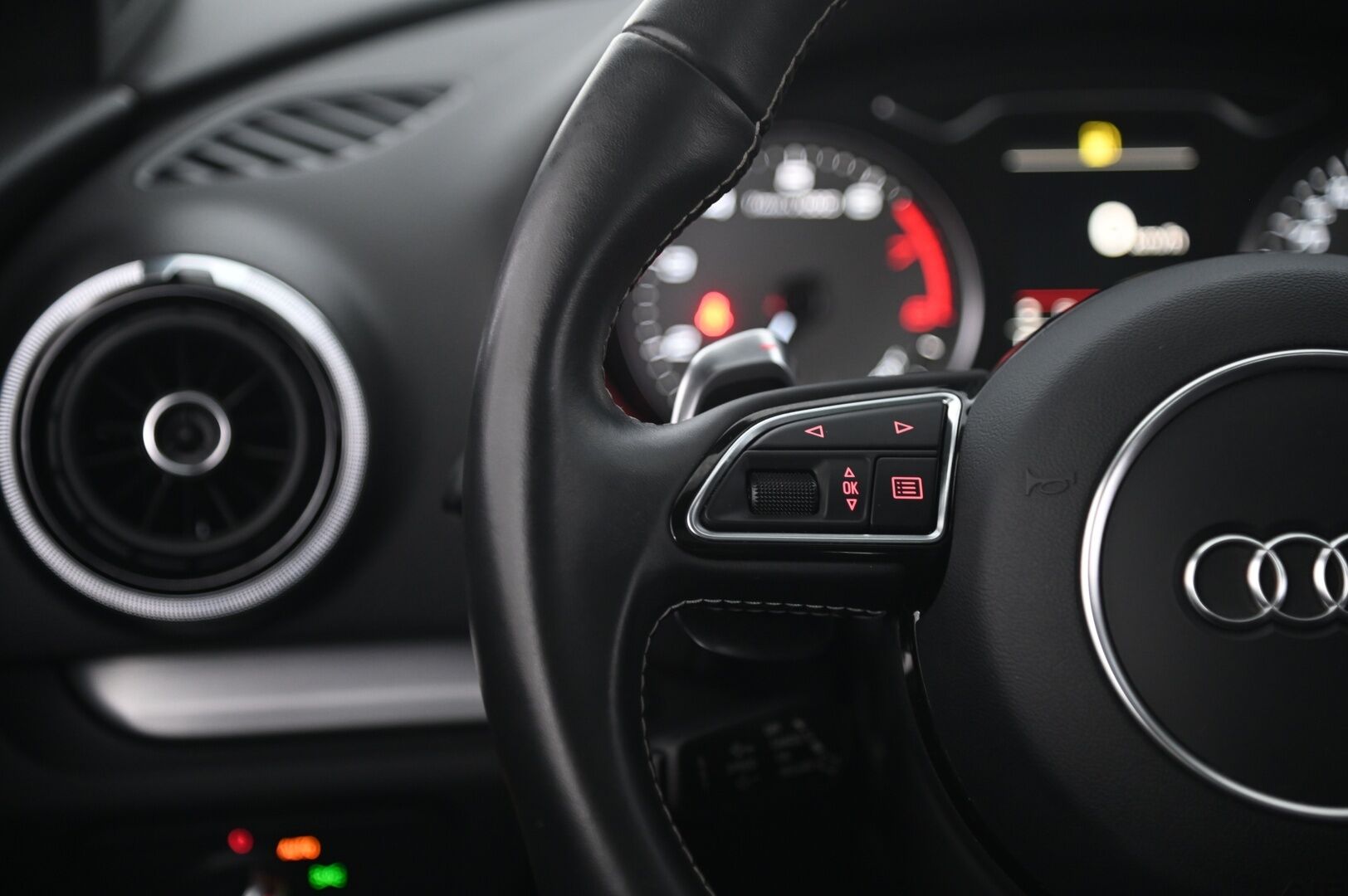 Audi S3 2014 2.0 TFSI Sportback 221 kW quattro S tronic - Juuri katsastettu & Huollettu | Bang & Olufsen | Panorama | BBS | Vähän ajettu