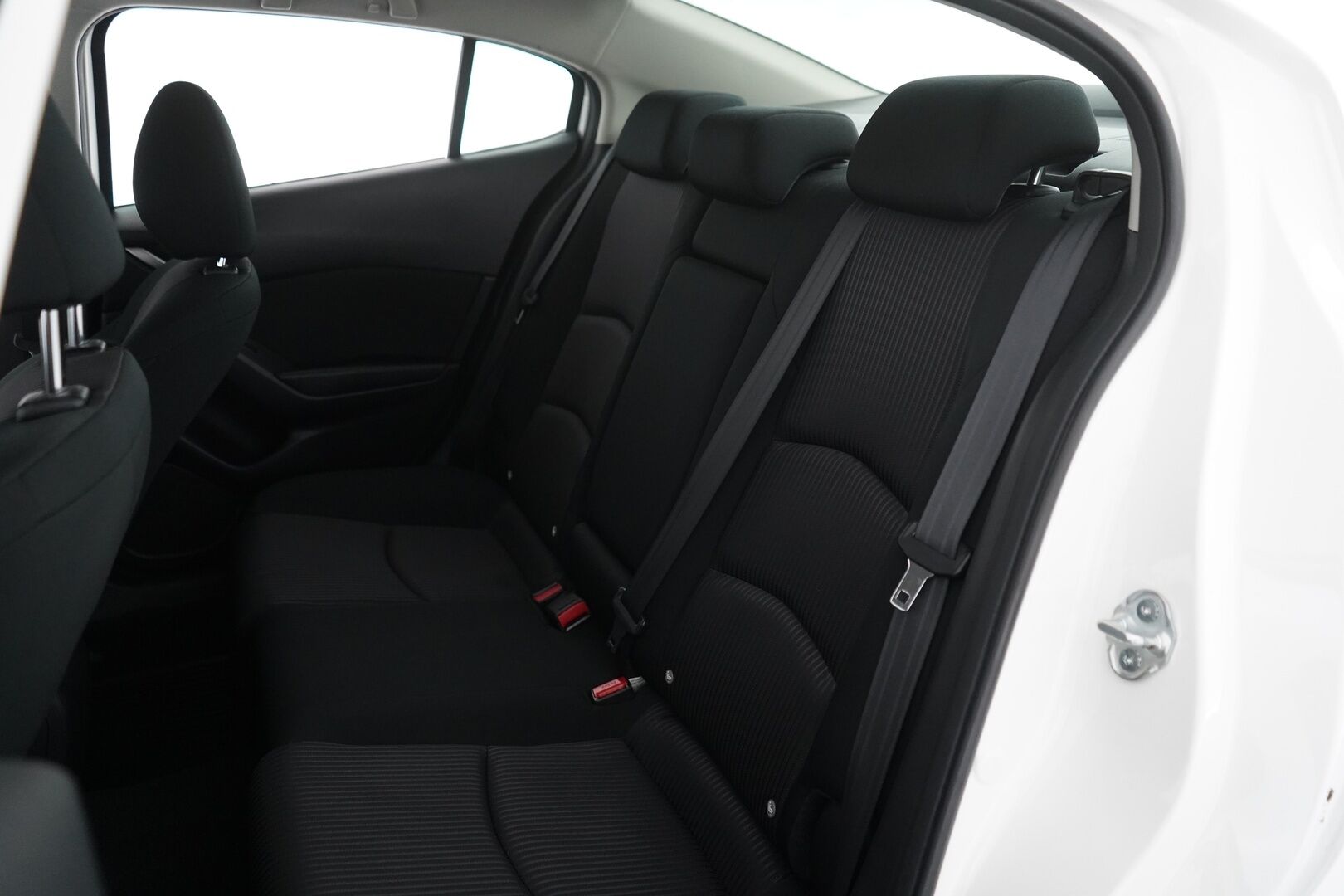 Mazda 3 2016 Sedan 2,0 (120) SKYACTIV-G Premium 6MT 4ov CO1 - 1.Om / Suomi-auto / Myydään juuri huollettuna ja tuulilasi vaihdettuna!