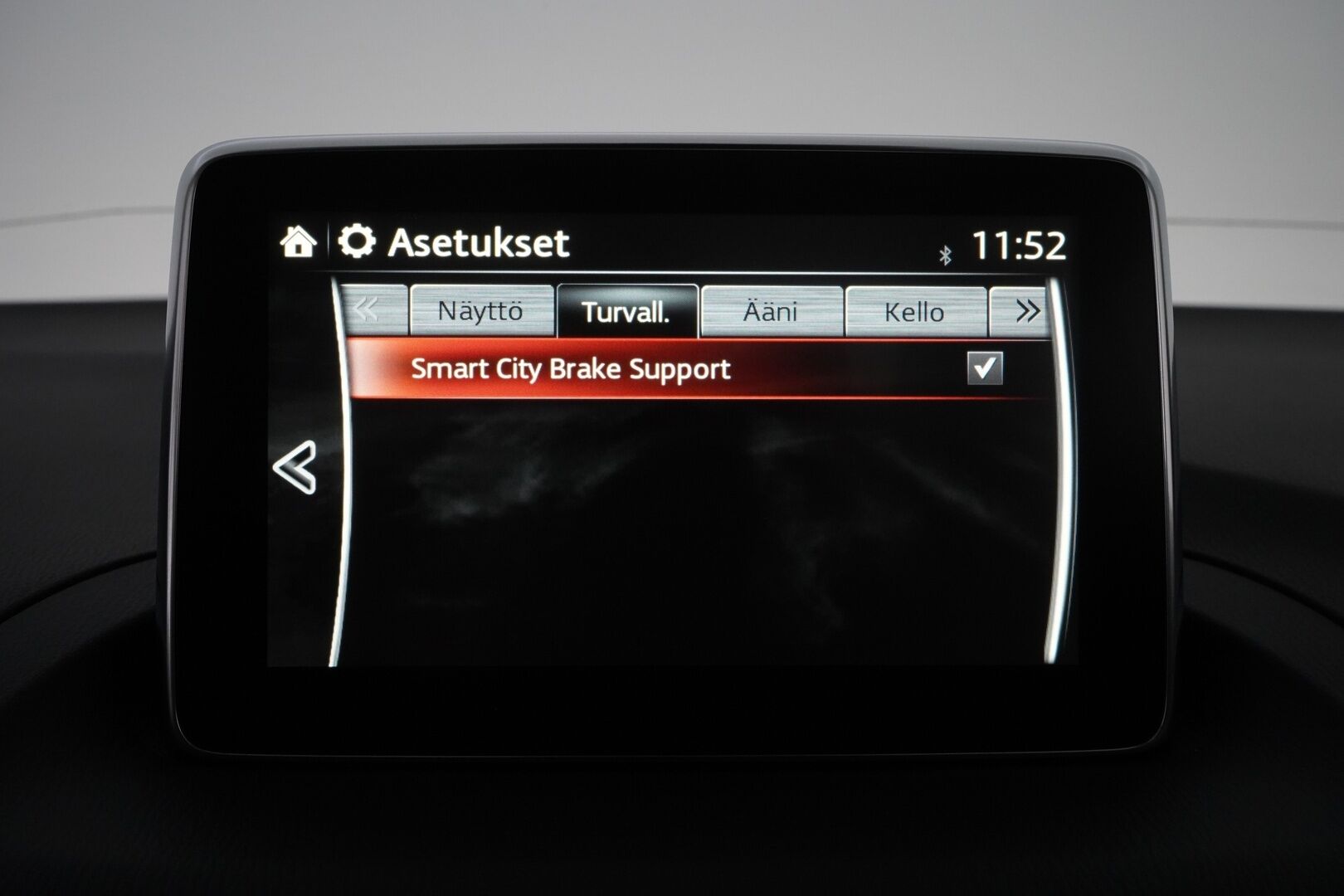 Mazda 3 2016 Sedan 2,0 (120) SKYACTIV-G Premium 6MT 4ov CO1 - 1.Om / Suomi-auto / Myydään juuri huollettuna ja tuulilasi vaihdettuna!