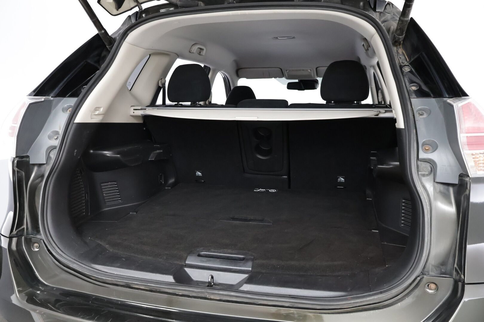 Nissan X-Trail 2015 dCi 130 Business 360 2WD Xtronic Vision Pack Technology Pack E6 - Suomiauto | Vetokoukku | 360-Kamera | BLIS | Vakkari | Metalliväri | Navi | Sähköluukku | Juuri tullut Tampereelle!