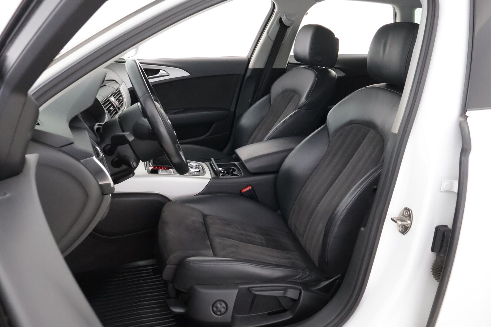 Audi A6 2016 Avant Business Sport 2,0 TDI 140 kW ultra S tronic * Vetokoukku / Nahka-Alcantara / Xenon / Audi Sound System / Vakkari - 2x Renkaat / Suomiauto / Juuri huollettu / Lohko & Sisäpistoke - HULLUT AVAJAISHULINAT KORKOTARJOUS 3,29 %