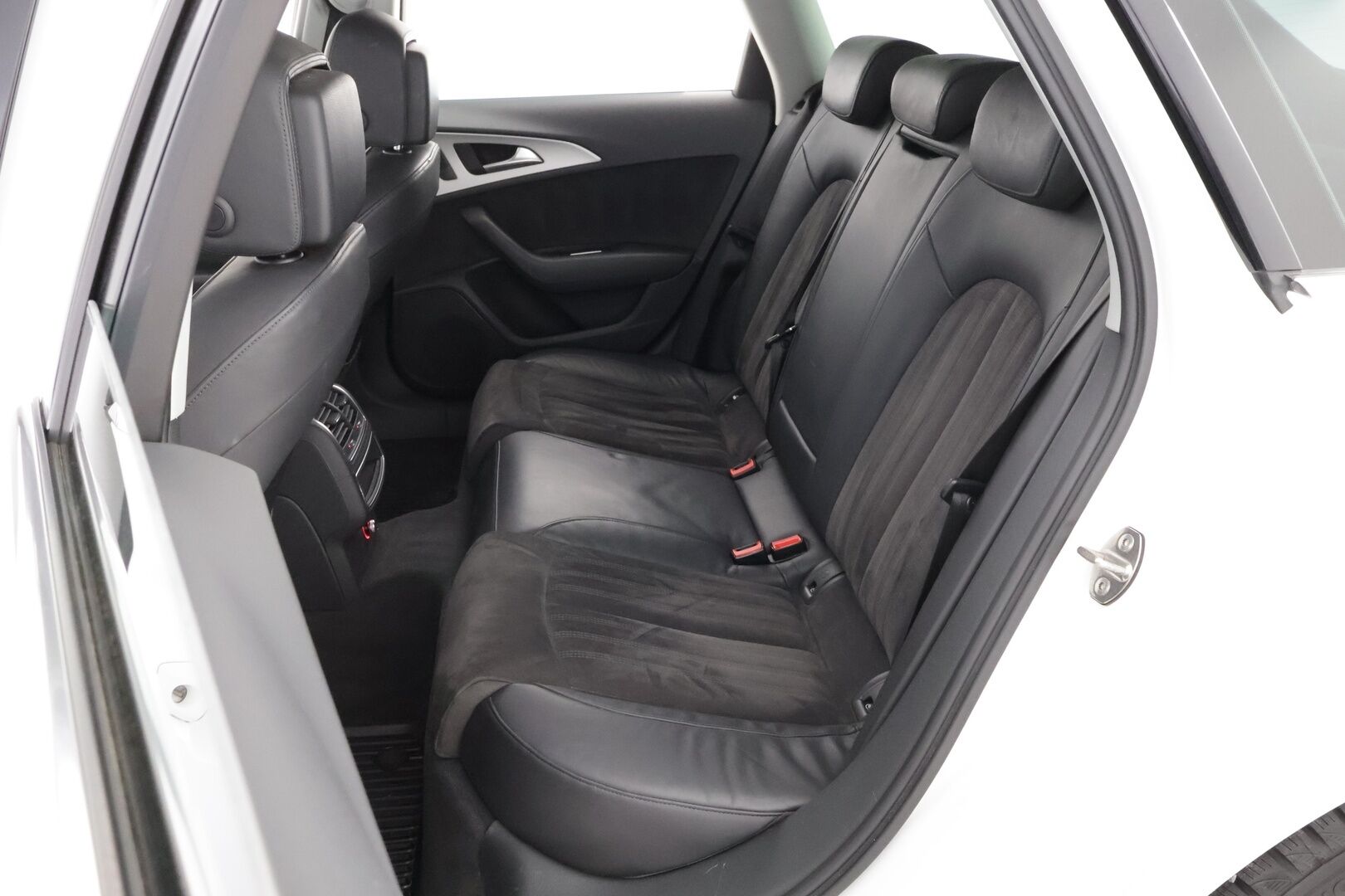 Audi A6 2016 Avant Business Sport 2,0 TDI 140 kW ultra S tronic * Vetokoukku / Nahka-Alcantara / Xenon / Audi Sound System / Vakkari - 2x Renkaat / Suomiauto / Juuri huollettu / Lohko & Sisäpistoke - HULLUT AVAJAISHULINAT KORKOTARJOUS 3,29 %