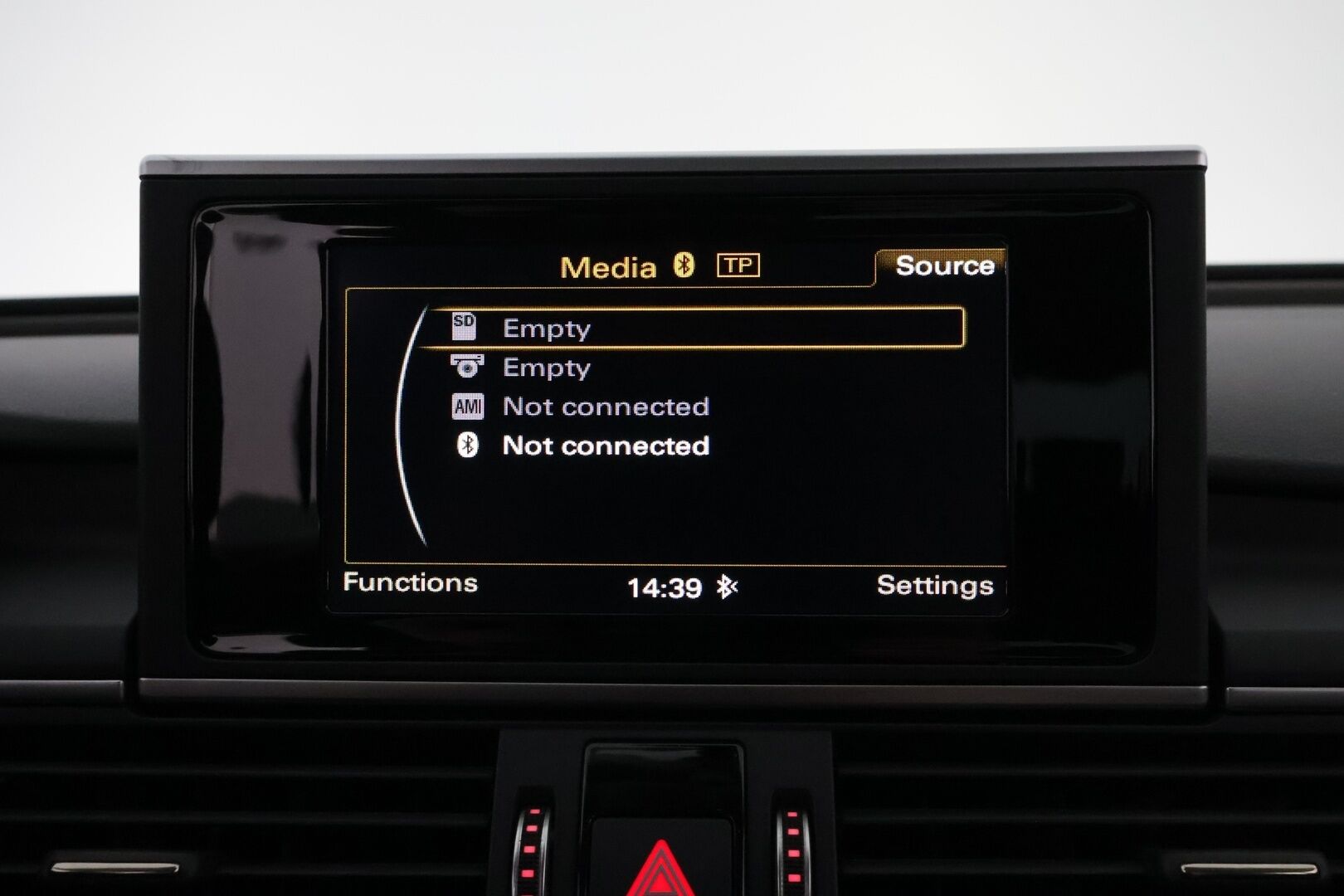 Audi A6 2016 Avant Business Sport 2,0 TDI 140 kW ultra S tronic * Vetokoukku / Nahka-Alcantara / Xenon / Audi Sound System / Vakkari - 2x Renkaat / Suomiauto / Juuri huollettu / Lohko & Sisäpistoke - HULLUT AVAJAISHULINAT KORKOTARJOUS 3,29 %