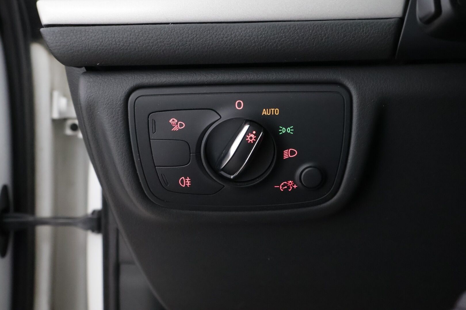 Audi A6 2016 Avant Business Sport 2,0 TDI 140 kW ultra S tronic * Vetokoukku / Nahka-Alcantara / Xenon / Audi Sound System / Vakkari - 2x Renkaat / Suomiauto / Juuri huollettu / Lohko & Sisäpistoke - HULLUT AVAJAISHULINAT KORKOTARJOUS 3,29 %