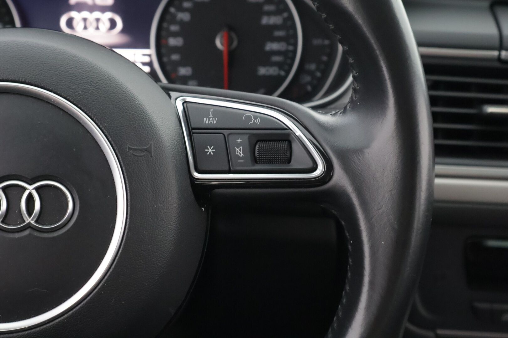 Audi A6 2016 Avant Business Sport 2,0 TDI 140 kW ultra S tronic * Vetokoukku / Nahka-Alcantara / Xenon / Audi Sound System / Vakkari - 2x Renkaat / Suomiauto / Juuri huollettu / Lohko & Sisäpistoke - HULLUT AVAJAISHULINAT KORKOTARJOUS 3,29 %