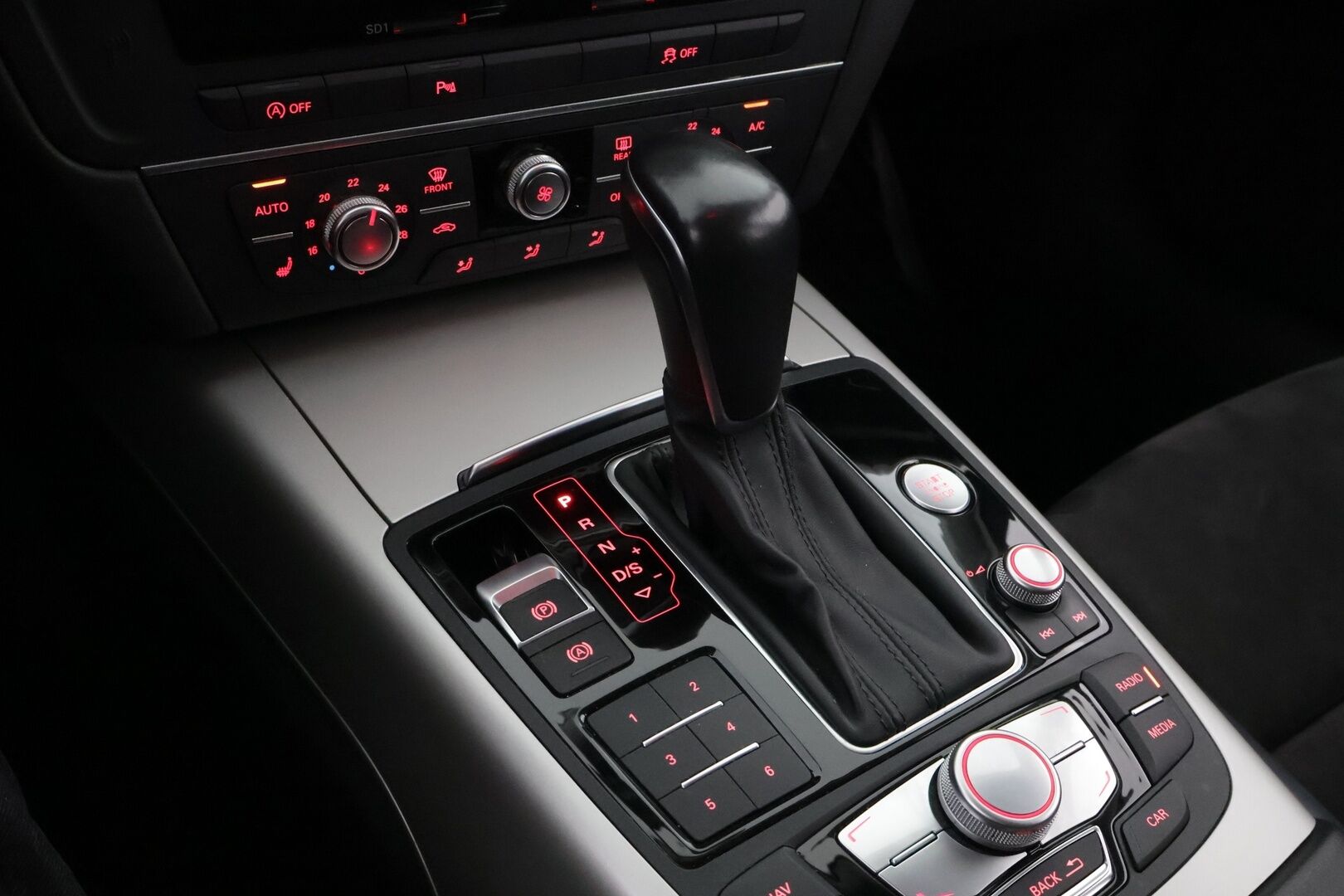 Audi A6 2016 Avant Business Sport 2,0 TDI 140 kW ultra S tronic * Vetokoukku / Nahka-Alcantara / Xenon / Audi Sound System / Vakkari - 2x Renkaat / Suomiauto / Juuri huollettu / Lohko & Sisäpistoke - HULLUT AVAJAISHULINAT KORKOTARJOUS 3,29 %