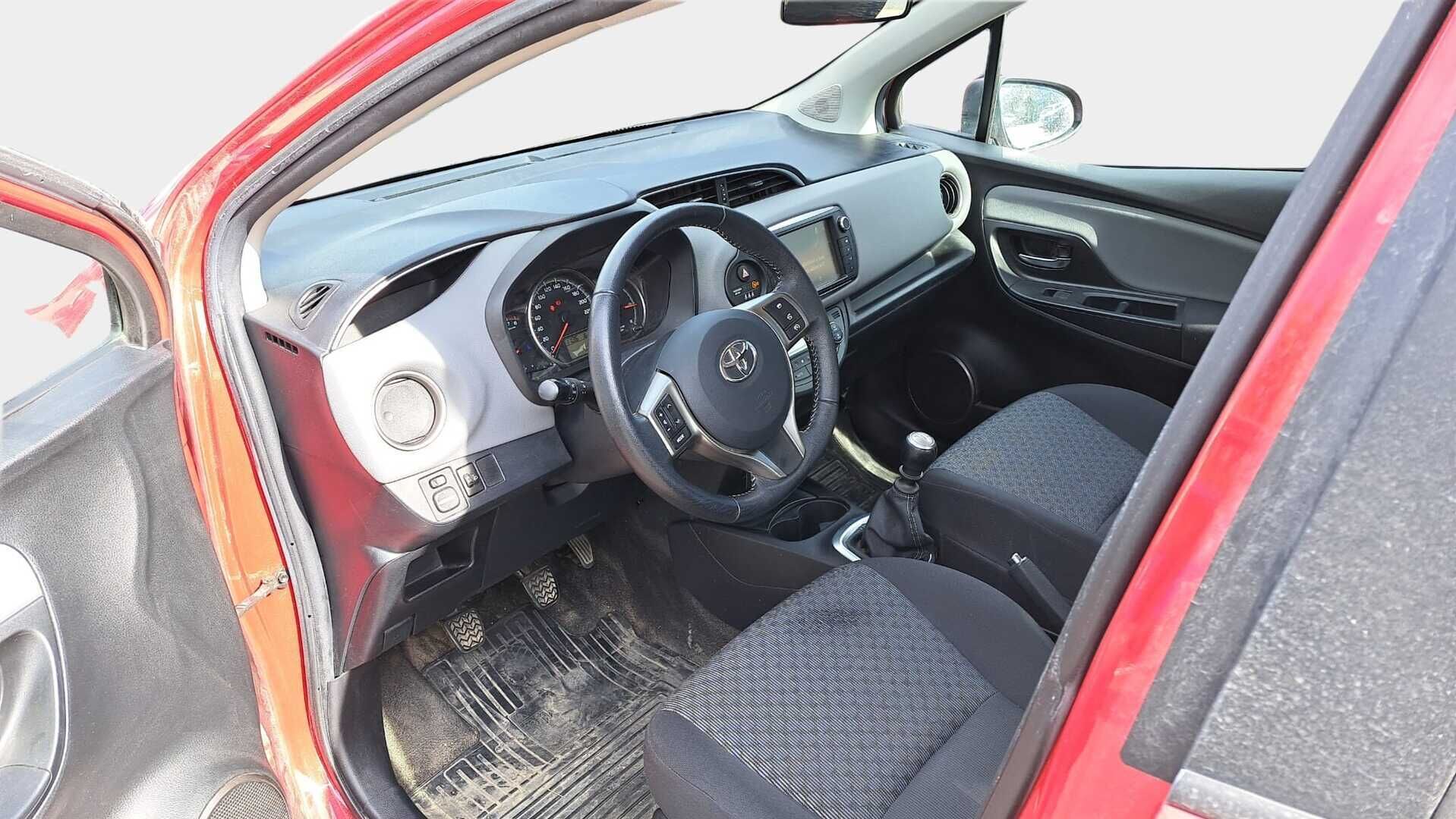 Toyota Yaris 2015 1,33 Dual VVT-i Active 5ov * 1-om / Suomi-auto / Peruutuskamera / Vakionopeudensäädin * - Merkkiliikkeen huoltokirja!