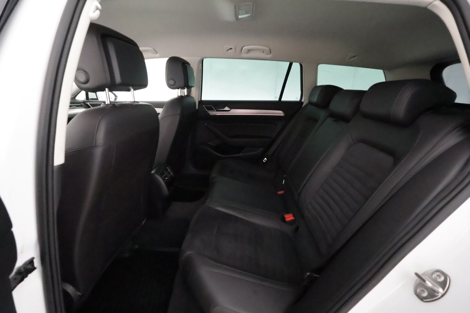 Volkswagen Passat 2016 Variant Highline 1,6 TDI 88 kW (120 hv) DSG-automaatti - Suomiauto / Webasto / Adapt.Vakkari / Vetokoukku / Navigointi / Apple&Android / Adapt.LED / Nahka-Alcantara / Hyvin varusteltu!