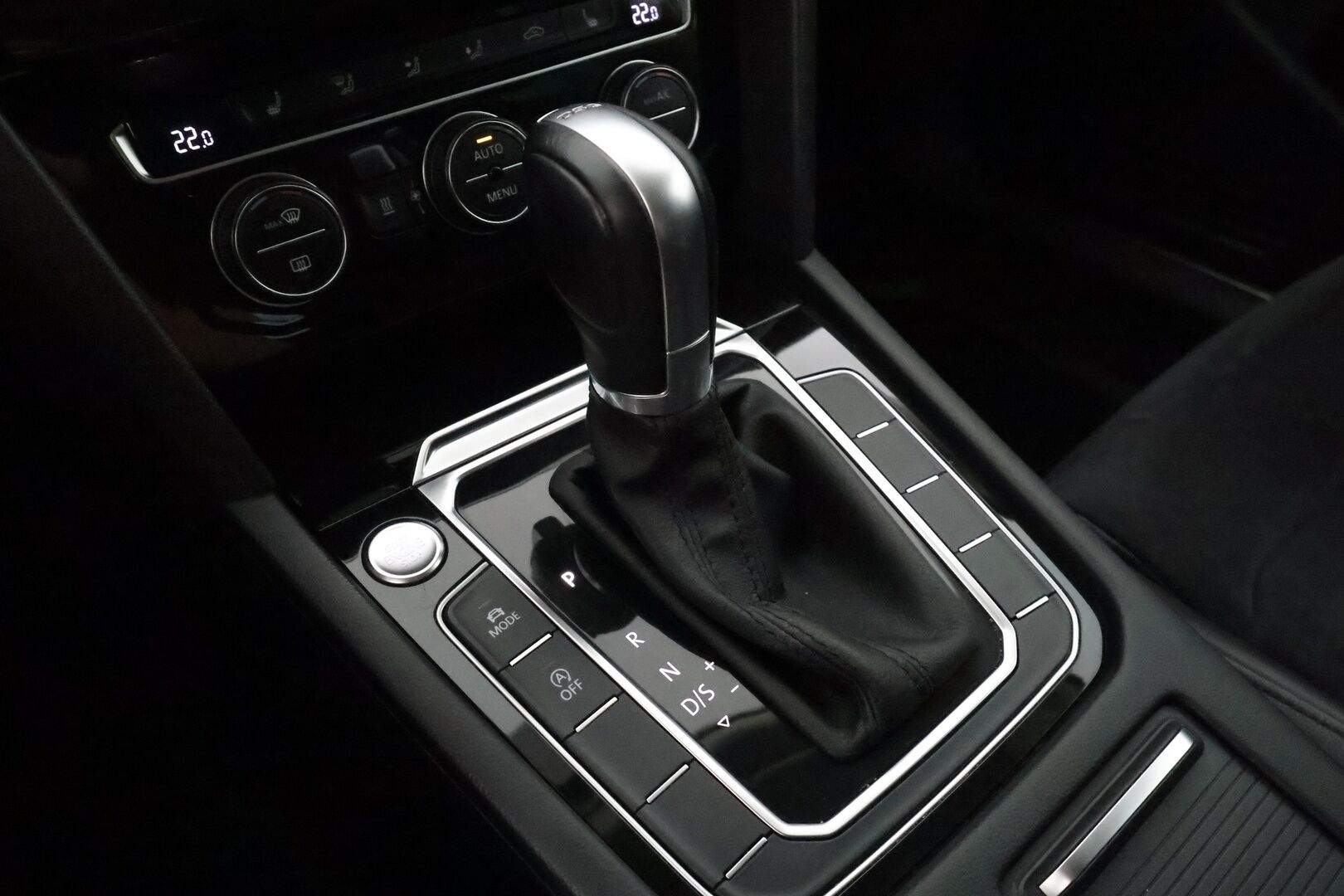 Volkswagen Passat 2016 Variant Highline 1,6 TDI 88 kW (120 hv) DSG-automaatti - Suomiauto / Webasto / Adapt.Vakkari / Vetokoukku / Navigointi / Apple&Android / Adapt.LED / Nahka-Alcantara / Hyvin varusteltu!
