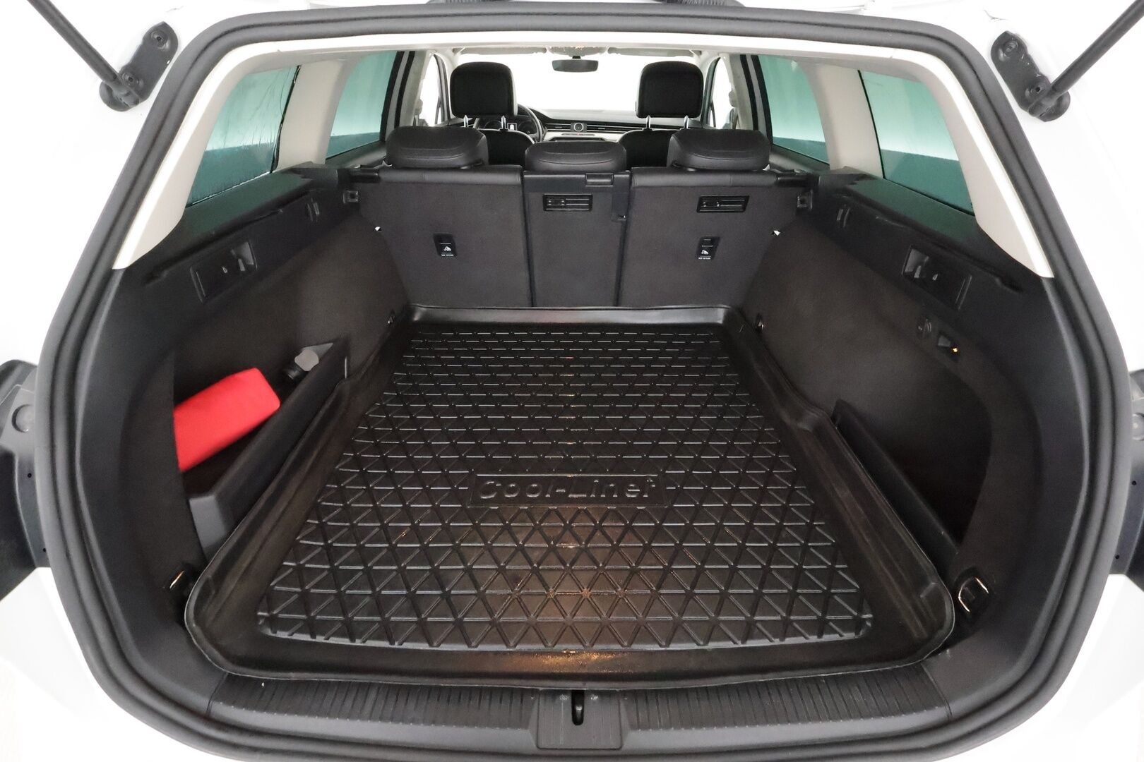Volkswagen Passat 2016 Variant Highline 1,6 TDI 88 kW (120 hv) DSG-automaatti - Suomiauto / Webasto / Adapt.Vakkari / Vetokoukku / Navigointi / Apple&Android / Adapt.LED / Nahka-Alcantara / Hyvin varusteltu!