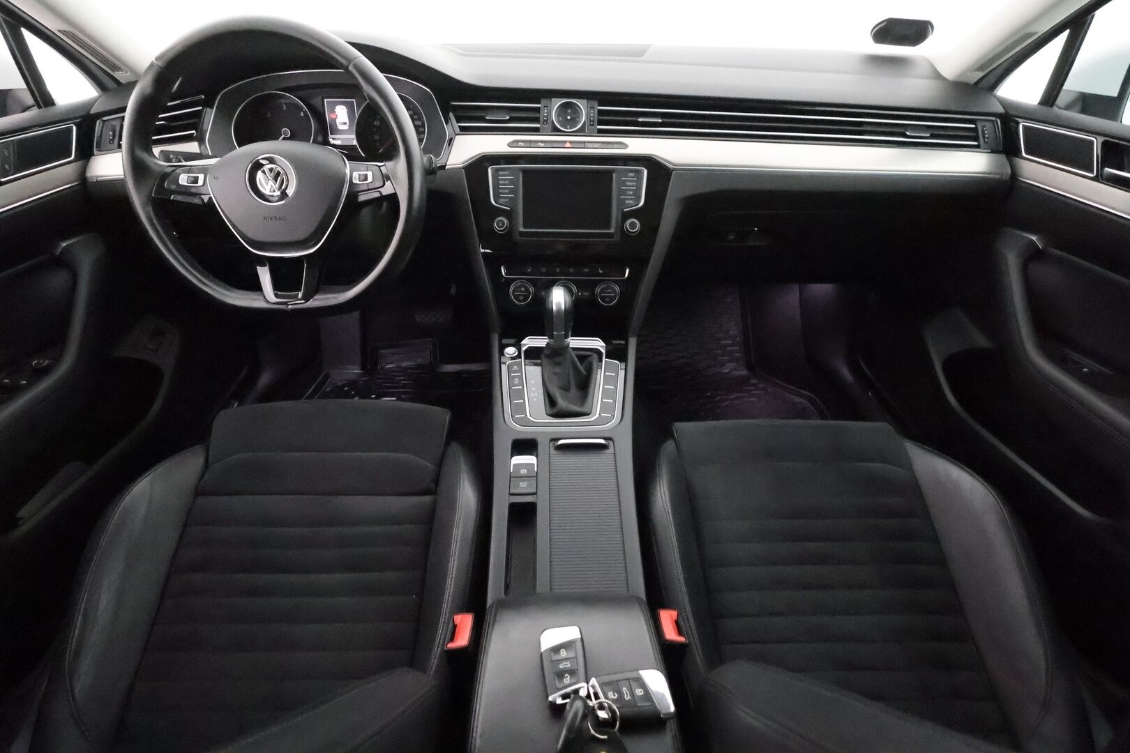Volkswagen Passat 2016 Variant Highline 1,6 TDI 88 kW (120 hv) DSG-automaatti - Suomiauto / Webasto / Adapt.Vakkari / Vetokoukku / Navigointi / Apple&Android / Adapt.LED / Nahka-Alcantara / Hyvin varusteltu!