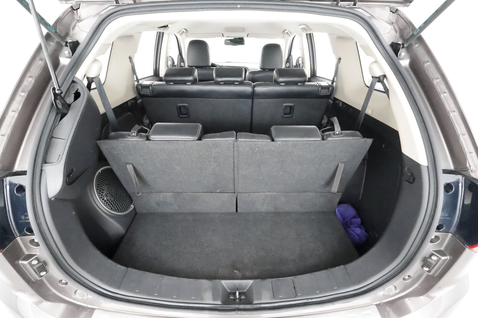 Mitsubishi Outlander 2016 2,2 DI-D Instyle NAVI AT 4WD 7P Business * ACC / P.kamera / Koukku / Webasto / Sähköpenkki * - Suomi-auto / Kahdet renkaat aluvanteilla - HULLU BLACKWEEK KORKOTARJOUS 2,49%