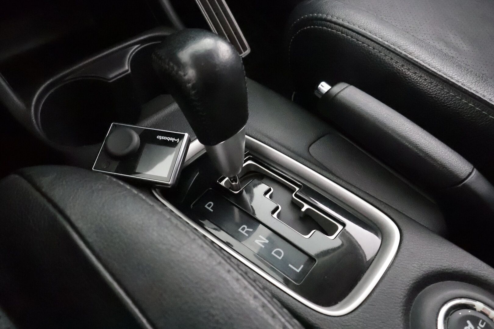 Mitsubishi Outlander 2016 2,2 DI-D Instyle NAVI AT 4WD 7P Business * ACC / P.kamera / Koukku / Webasto / Sähköpenkki * - Suomi-auto / Kahdet renkaat aluvanteilla - HULLU BLACKWEEK KORKOTARJOUS 2,49%