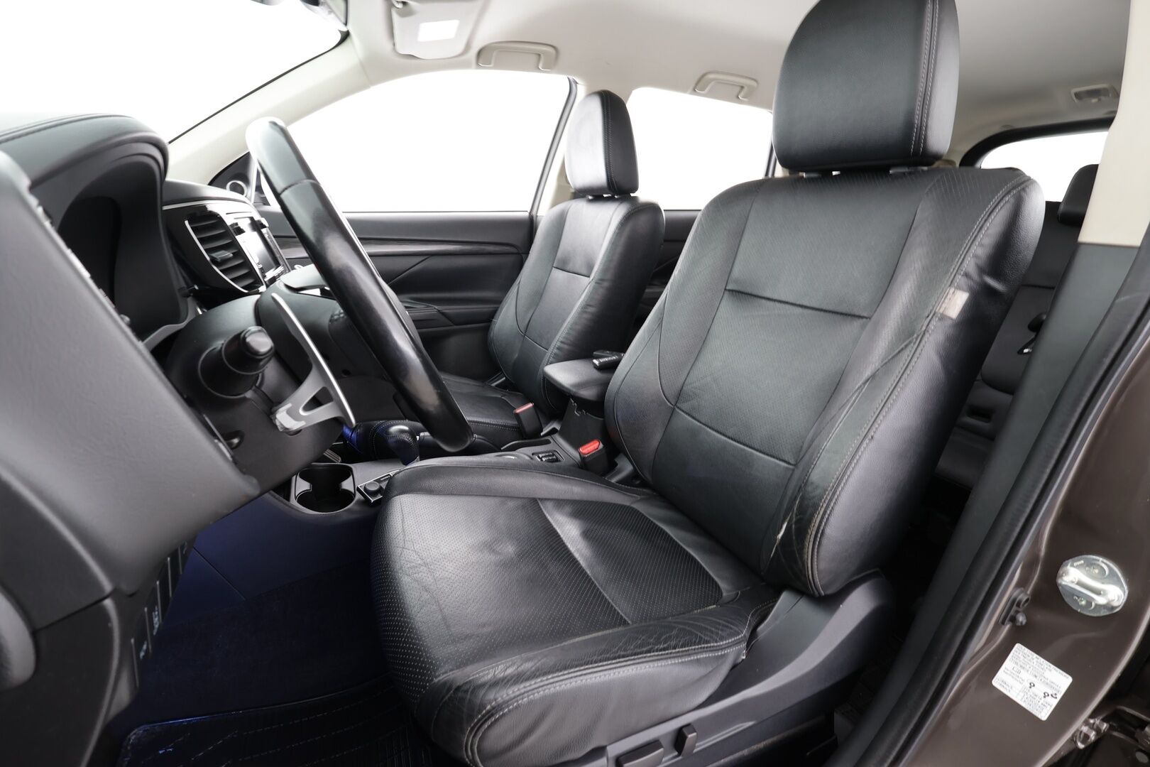 Mitsubishi Outlander 2016 2,2 DI-D Instyle NAVI AT 4WD 7P Business * ACC / P.kamera / Koukku / Webasto / Sähköpenkki * - Suomi-auto / Kahdet renkaat aluvanteilla - HULLU BLACKWEEK KORKOTARJOUS 2,49%