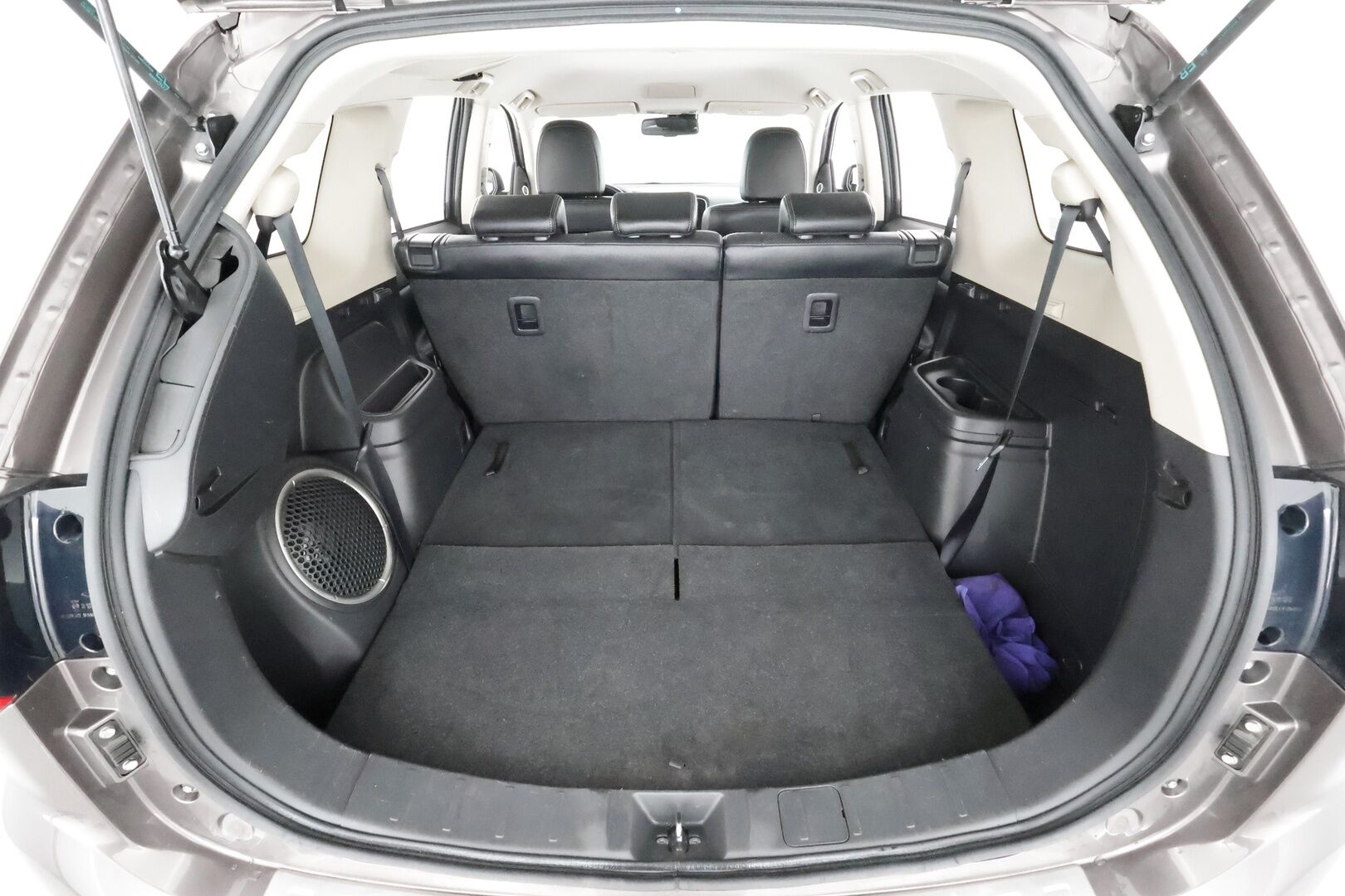 Mitsubishi Outlander 2016 2,2 DI-D Instyle NAVI AT 4WD 7P Business * ACC / P.kamera / Koukku / Webasto / Sähköpenkki * - Suomi-auto / Kahdet renkaat aluvanteilla - HULLU BLACKWEEK KORKOTARJOUS 2,49%