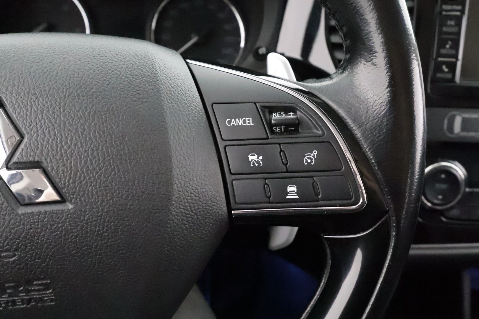 Mitsubishi Outlander 2016 2,2 DI-D Instyle NAVI AT 4WD 7P Business * ACC / P.kamera / Koukku / Webasto / Sähköpenkki * - Suomi-auto / Kahdet renkaat aluvanteilla - HULLU BLACKWEEK KORKOTARJOUS 2,49%