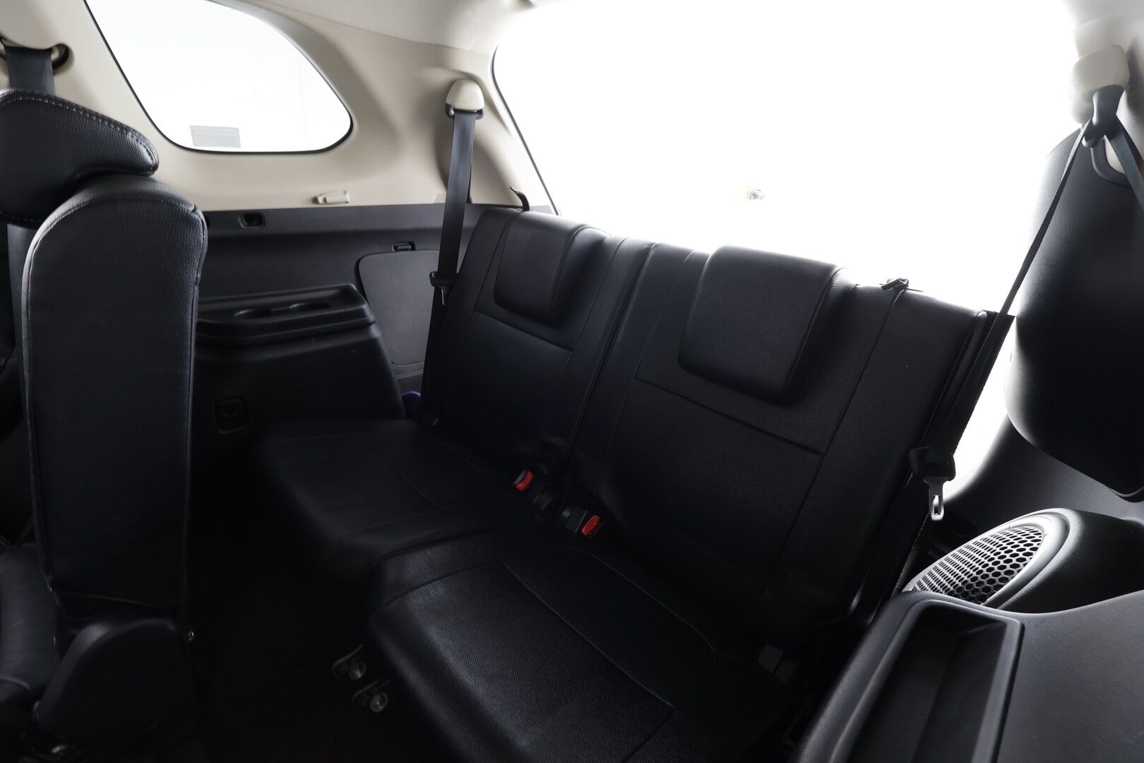 Mitsubishi Outlander 2016 2,2 DI-D Instyle NAVI AT 4WD 7P Business * ACC / P.kamera / Koukku / Webasto / Sähköpenkki * - Suomi-auto / Kahdet renkaat aluvanteilla - HULLU BLACKWEEK KORKOTARJOUS 2,49%